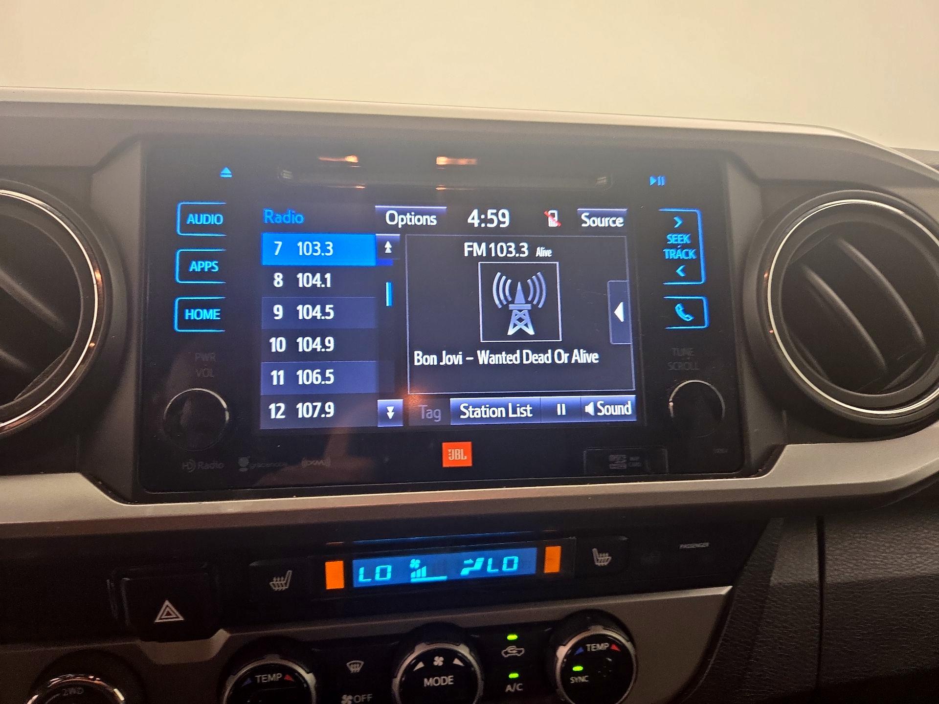 Thumbnail: 2016 Toyota Tacoma - 15