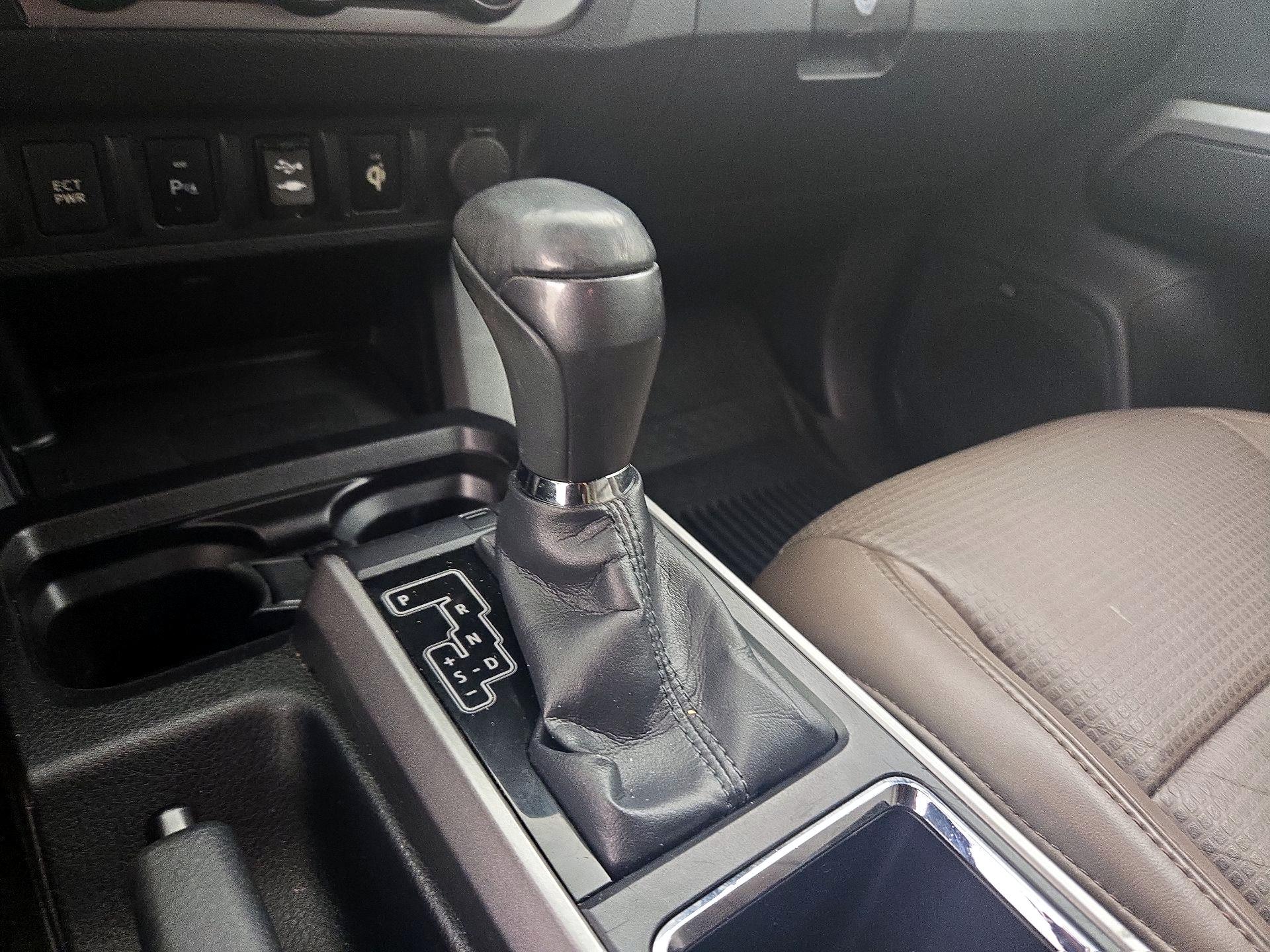 Thumbnail: 2016 Toyota Tacoma - 17