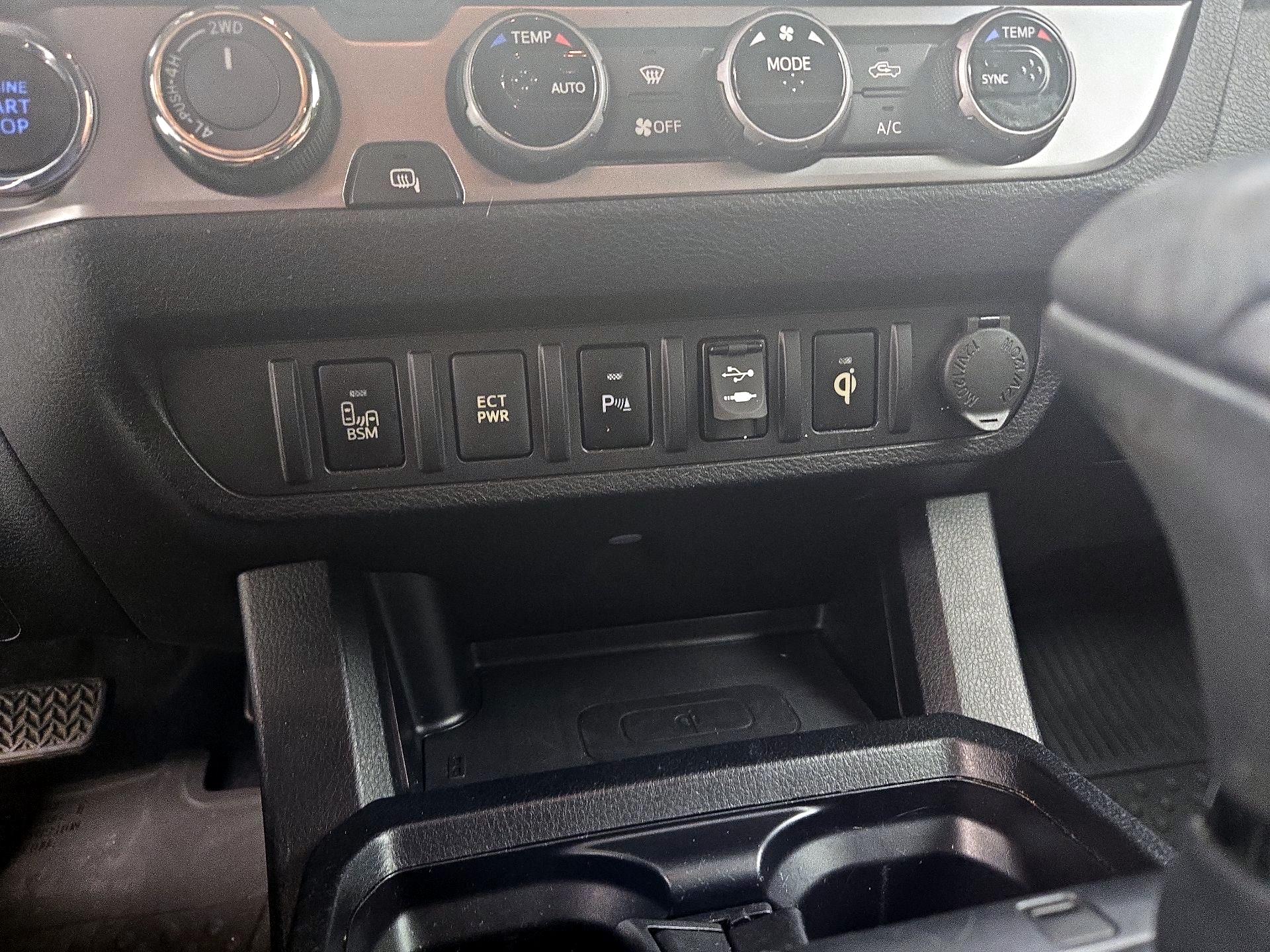 Thumbnail: 2016 Toyota Tacoma - 18