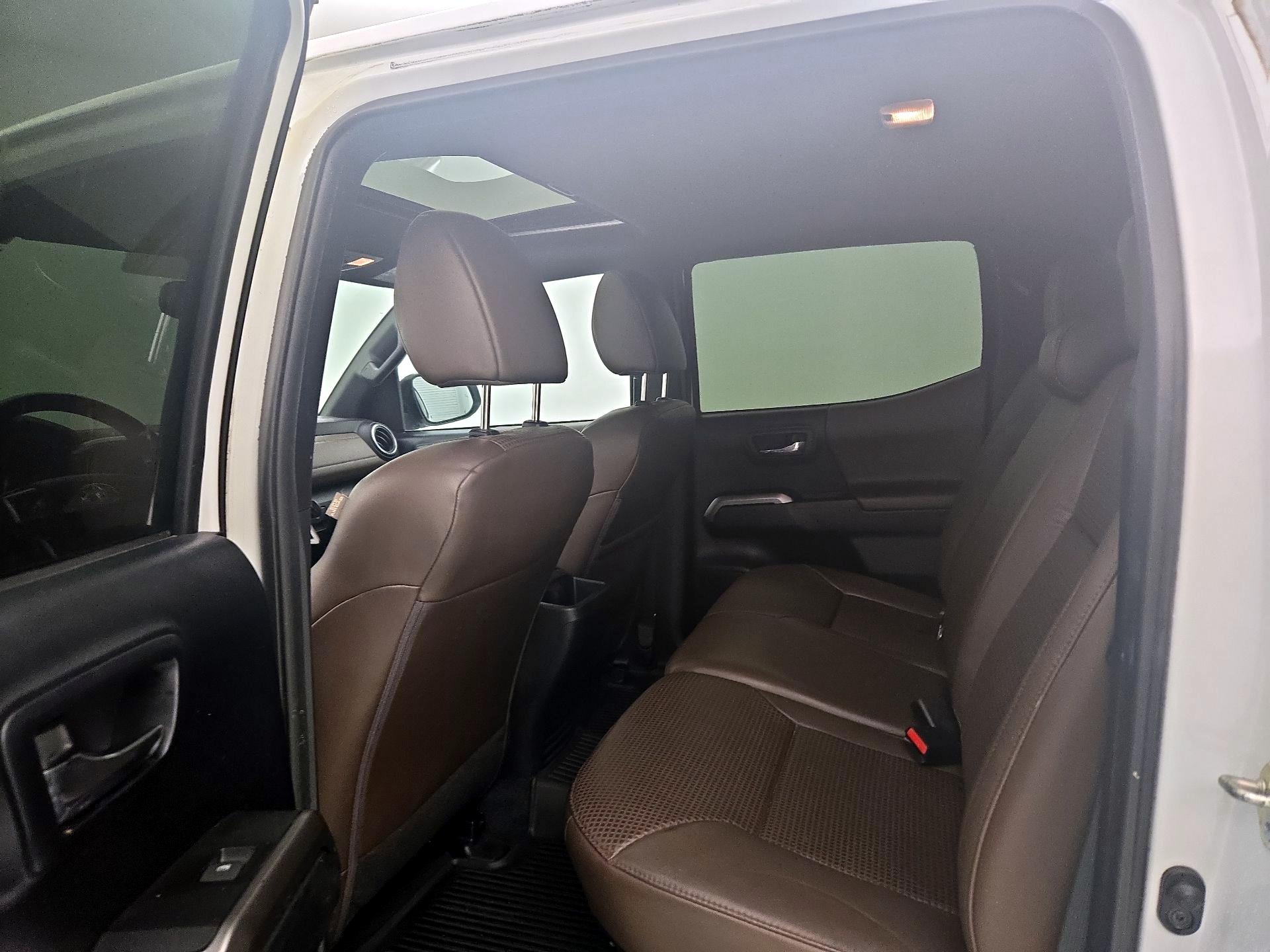 Thumbnail: 2016 Toyota Tacoma - 20