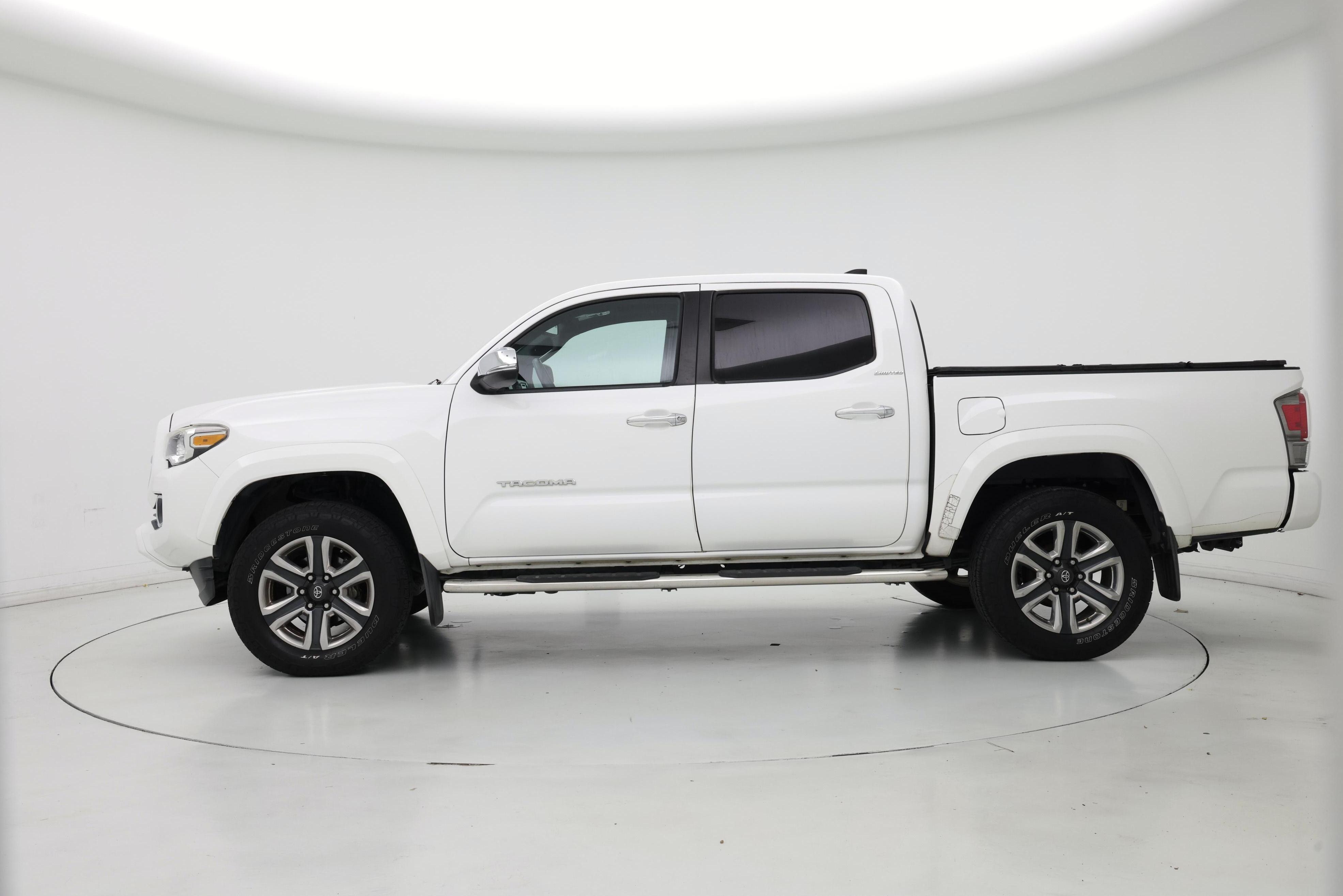 Thumbnail: 2016 Toyota Tacoma - 3