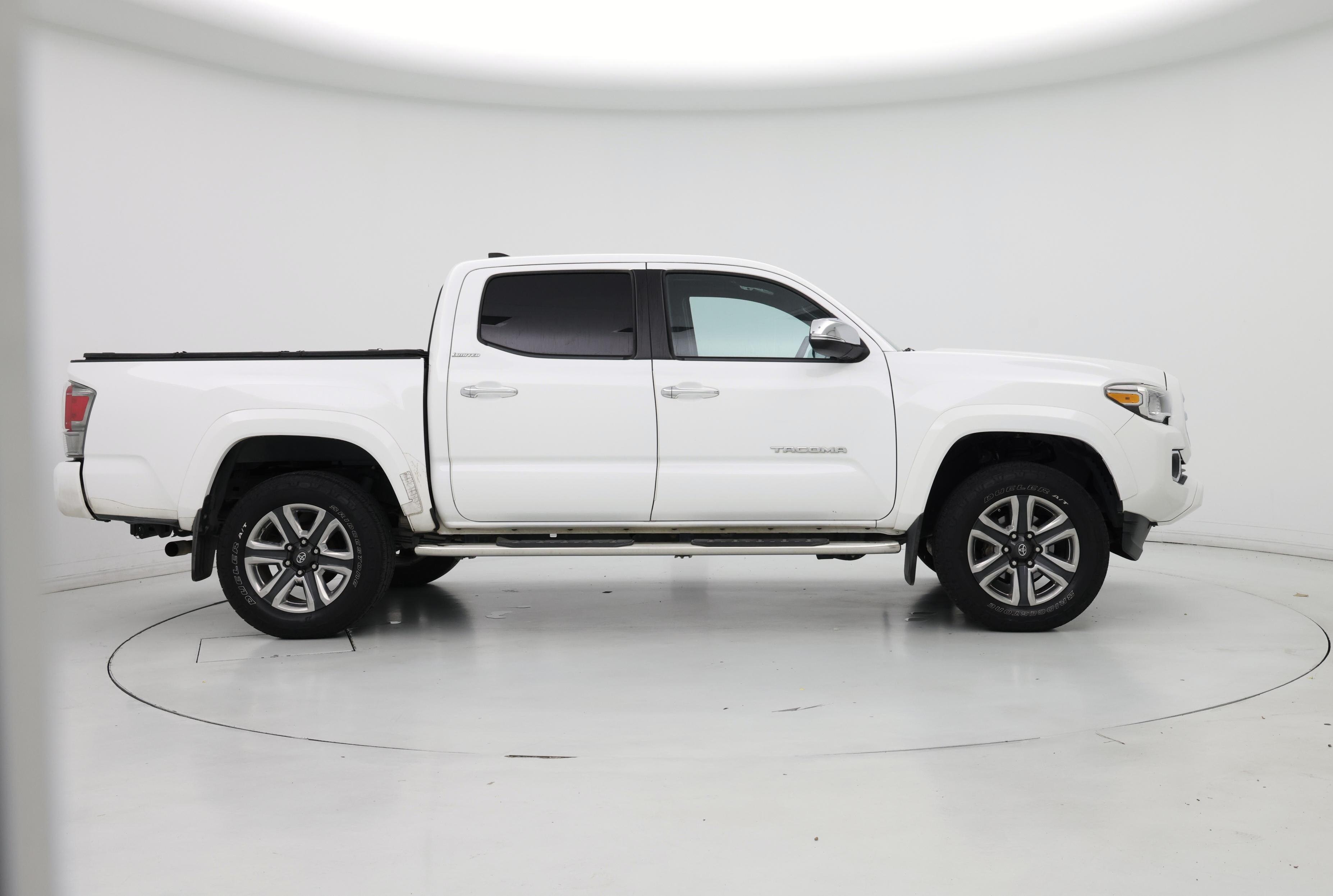 Thumbnail: 2016 Toyota Tacoma - 7