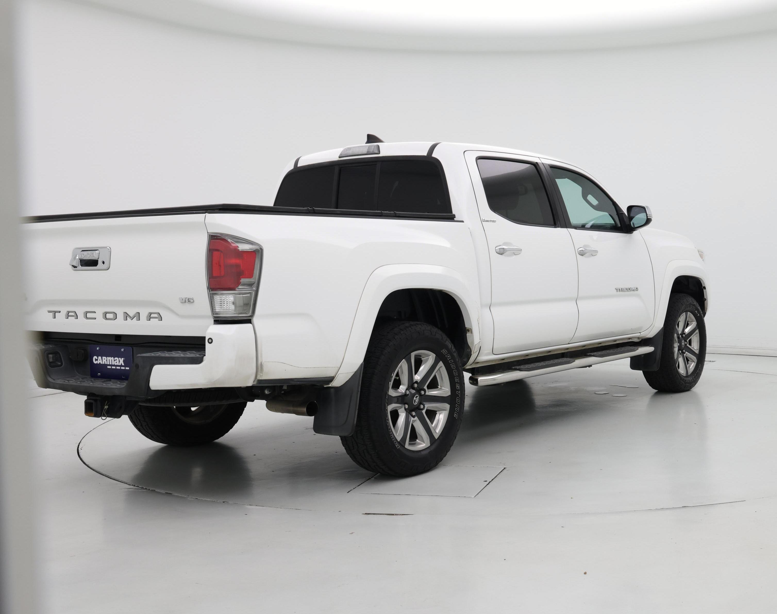 Thumbnail: 2016 Toyota Tacoma - 8