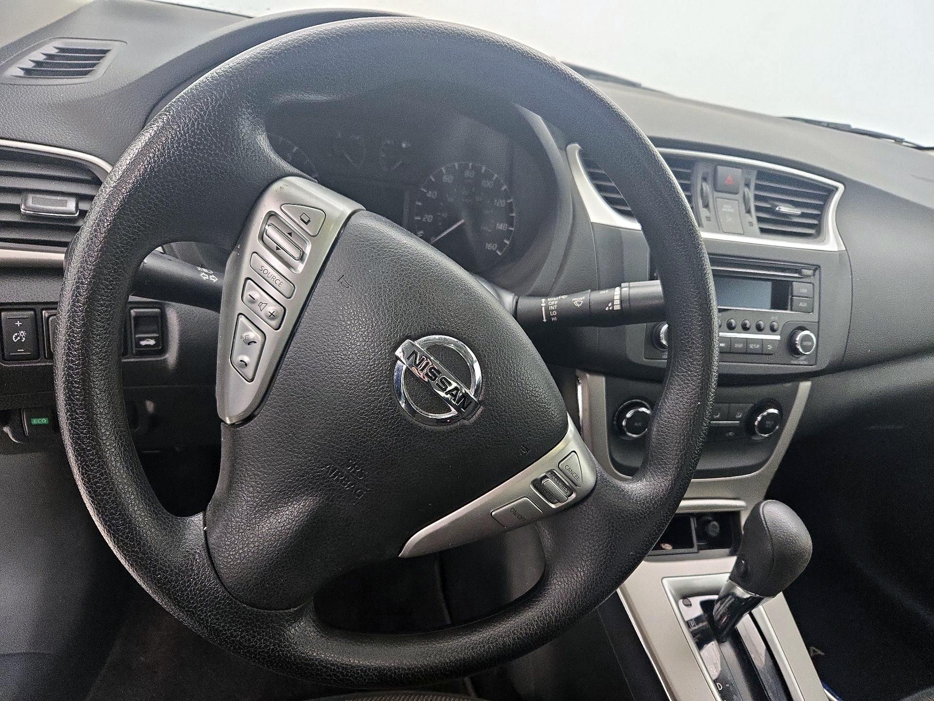 Thumbnail: 2015 Nissan Sentra - 10