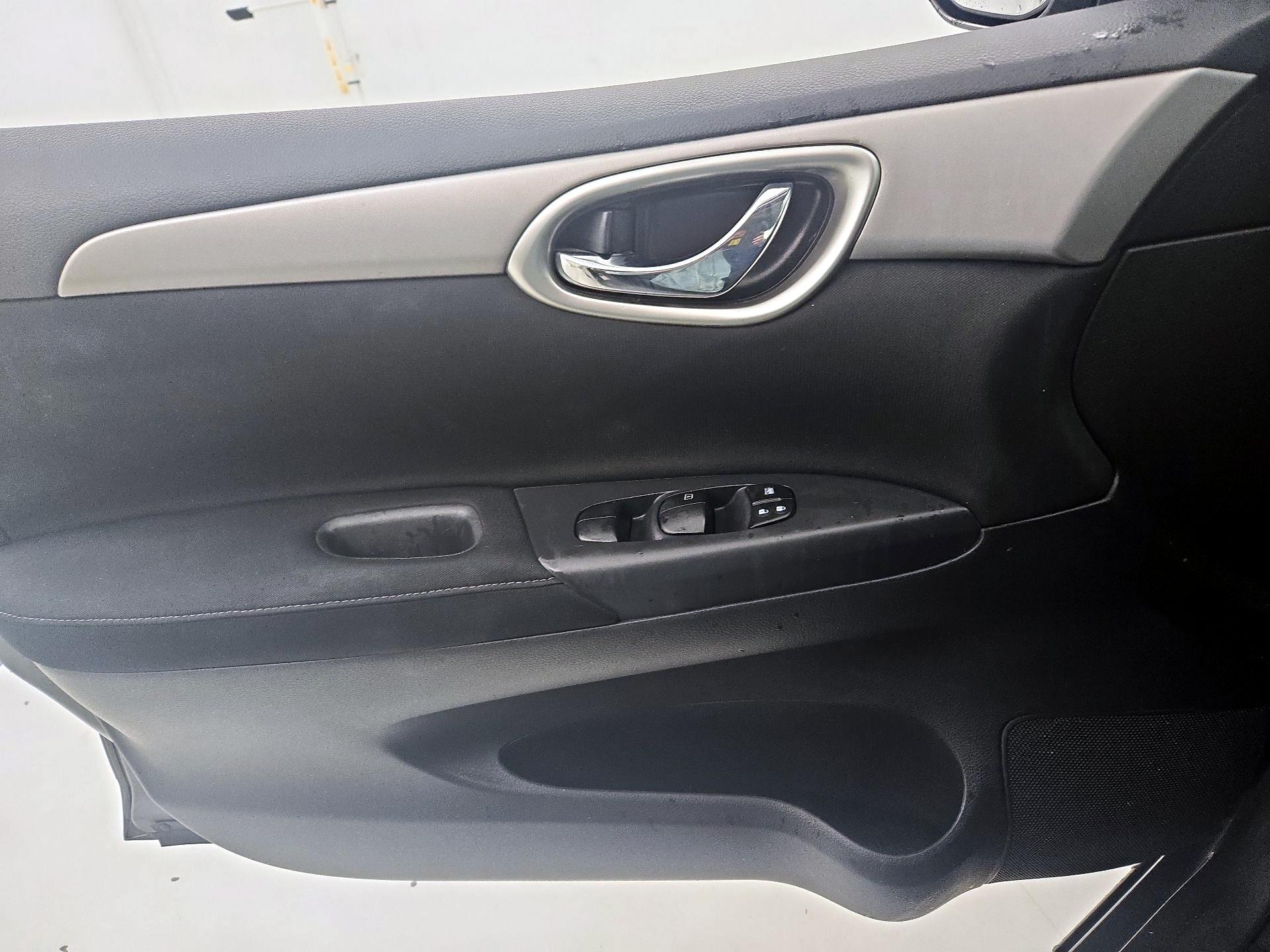 Thumbnail: 2015 Nissan Sentra - 12