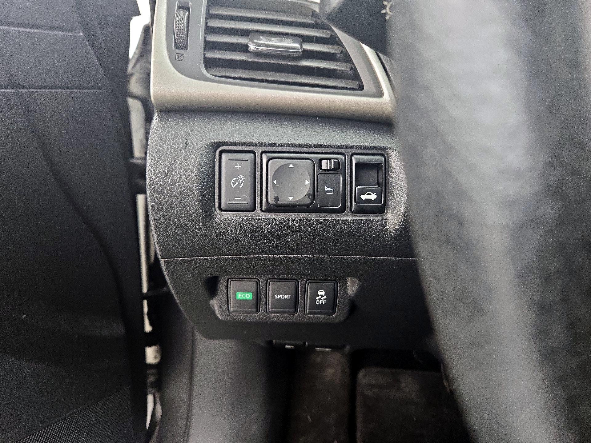 Thumbnail: 2015 Nissan Sentra - 13