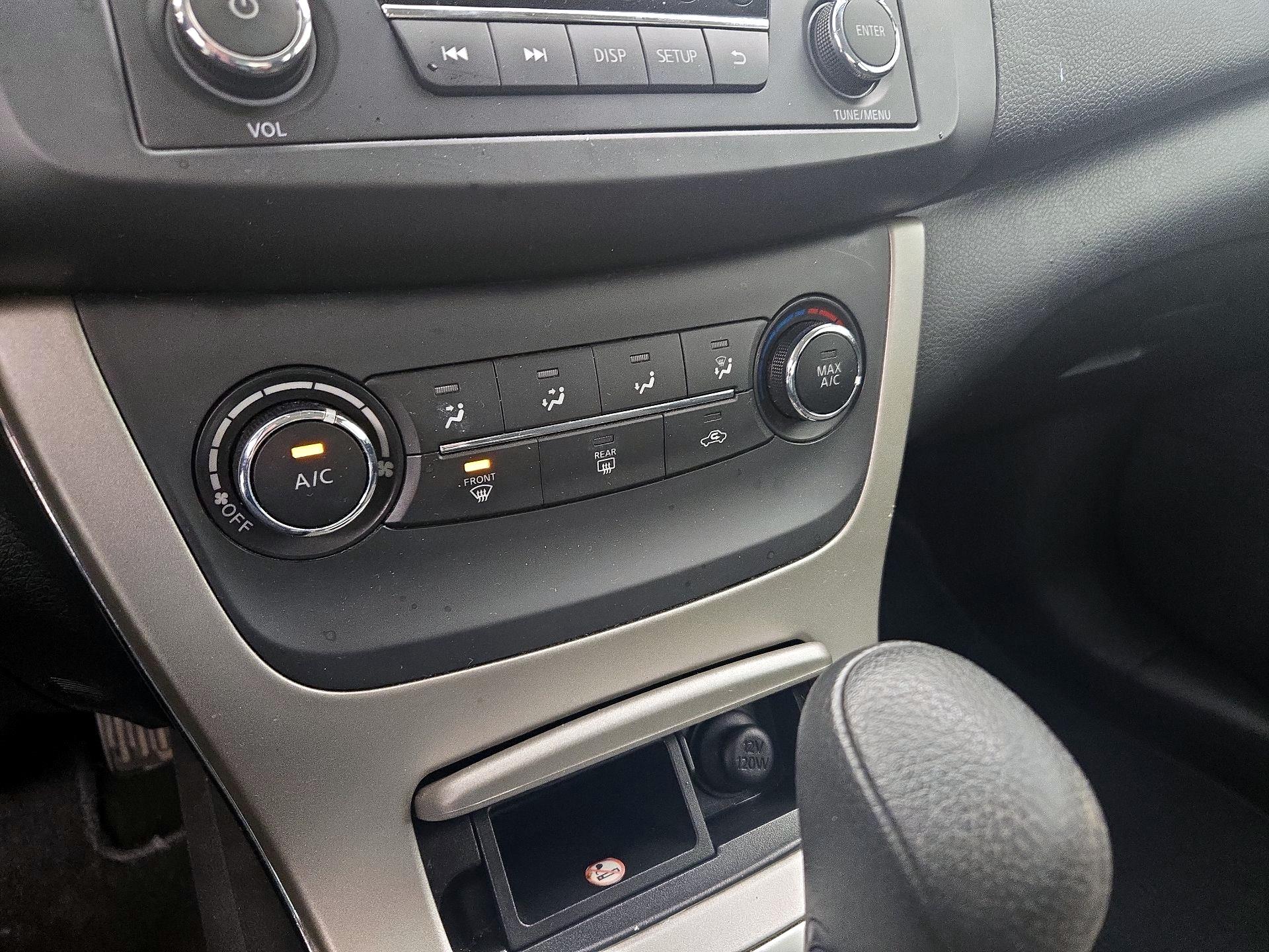 Thumbnail: 2015 Nissan Sentra - 15