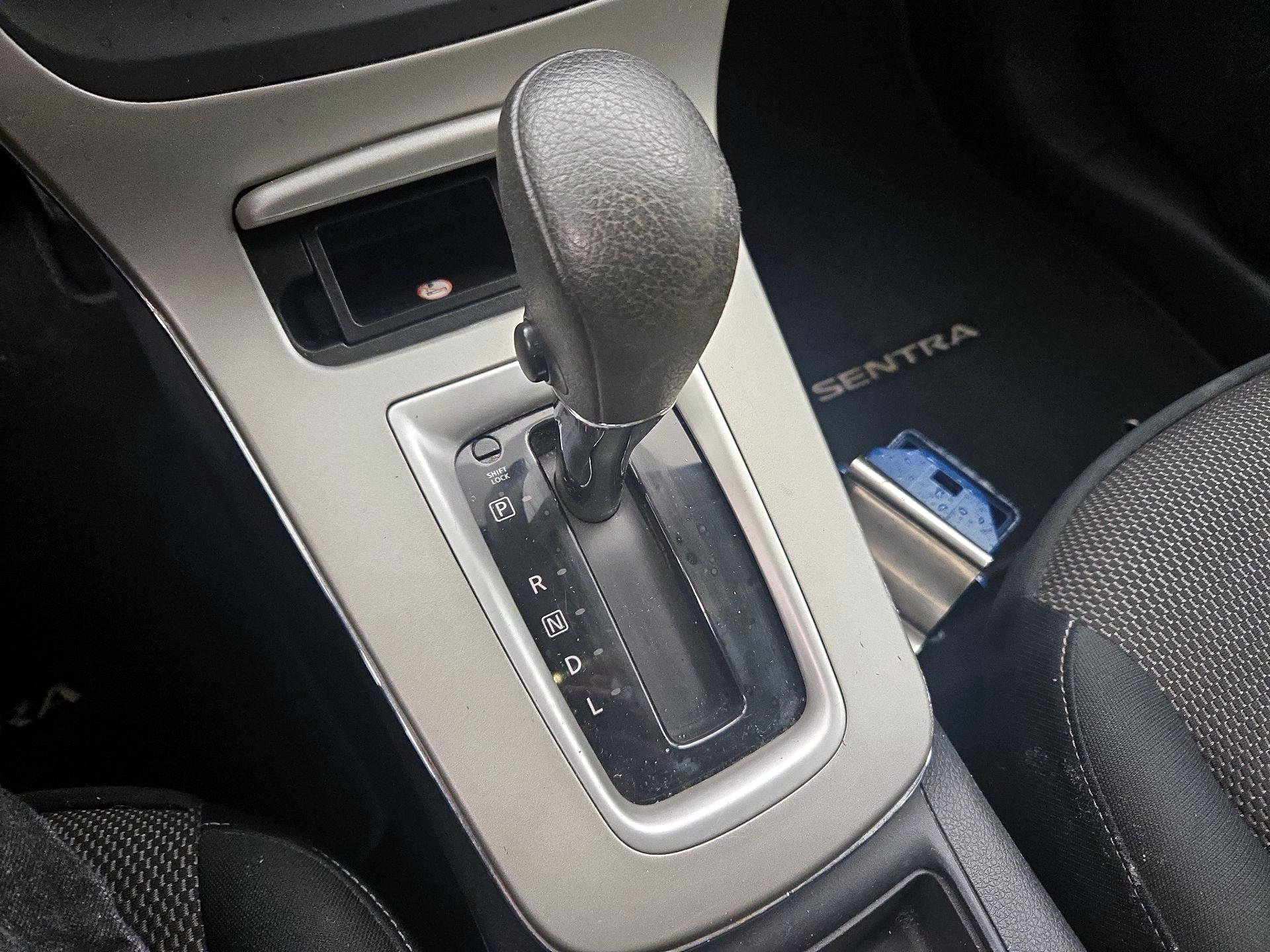 Thumbnail: 2015 Nissan Sentra - 16