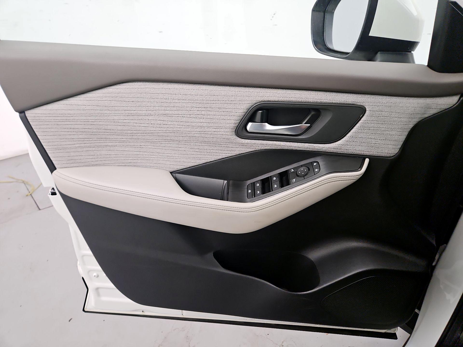 Thumbnail: 2023 Nissan Rogue - 10