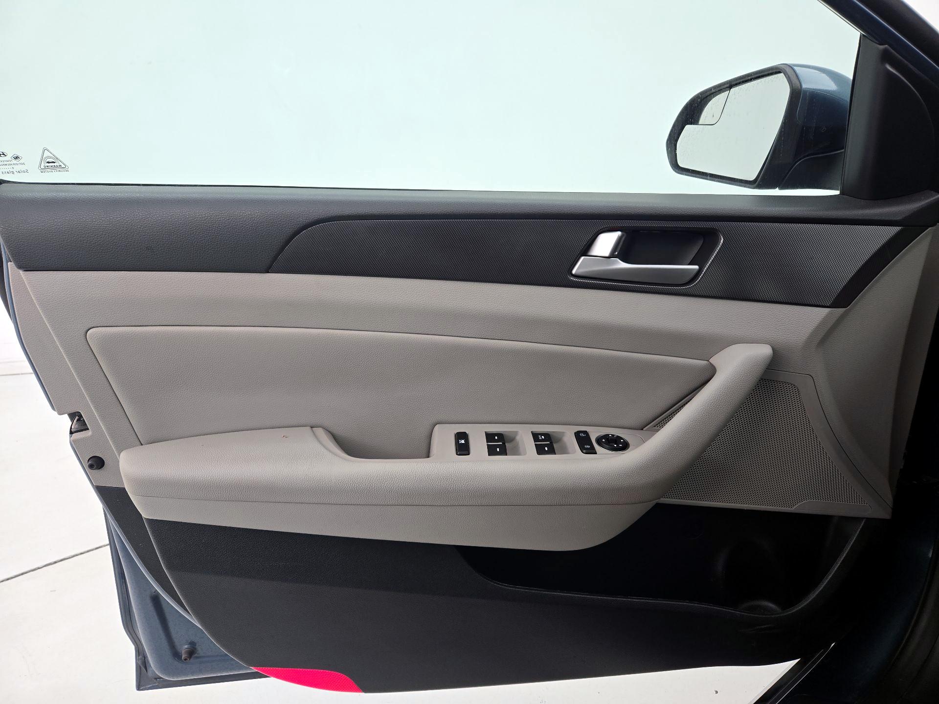 Thumbnail: 2017 Hyundai Sonata - 12