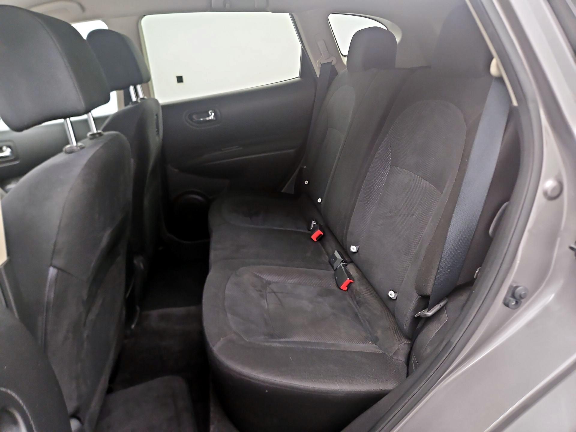 Thumbnail: 2015 Nissan Rogue - 17