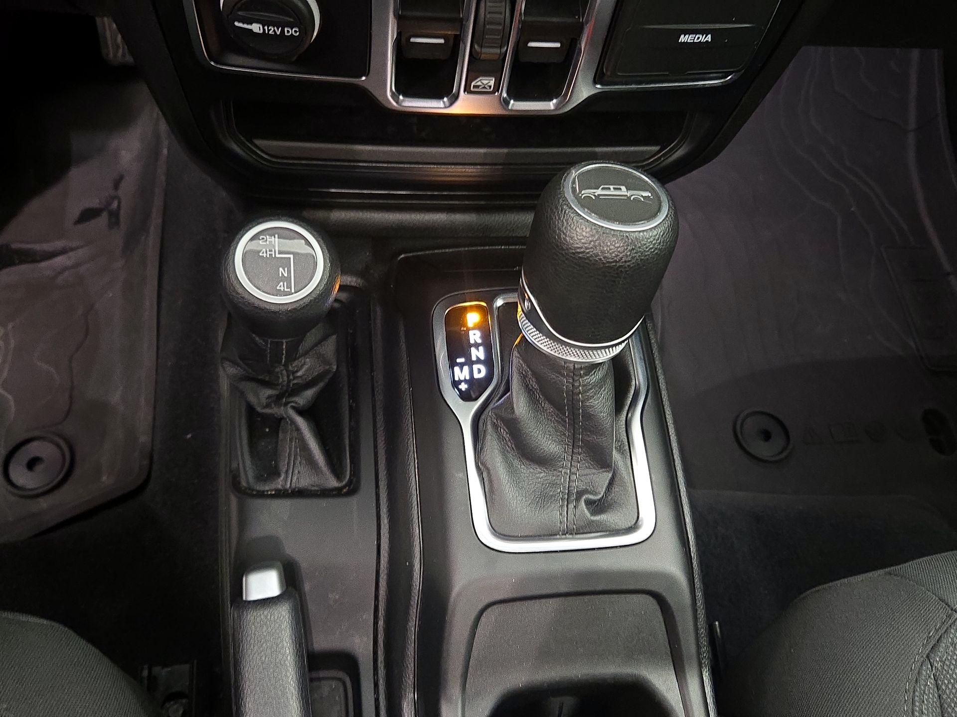 Thumbnail: 2023 Jeep Gladiator - 17