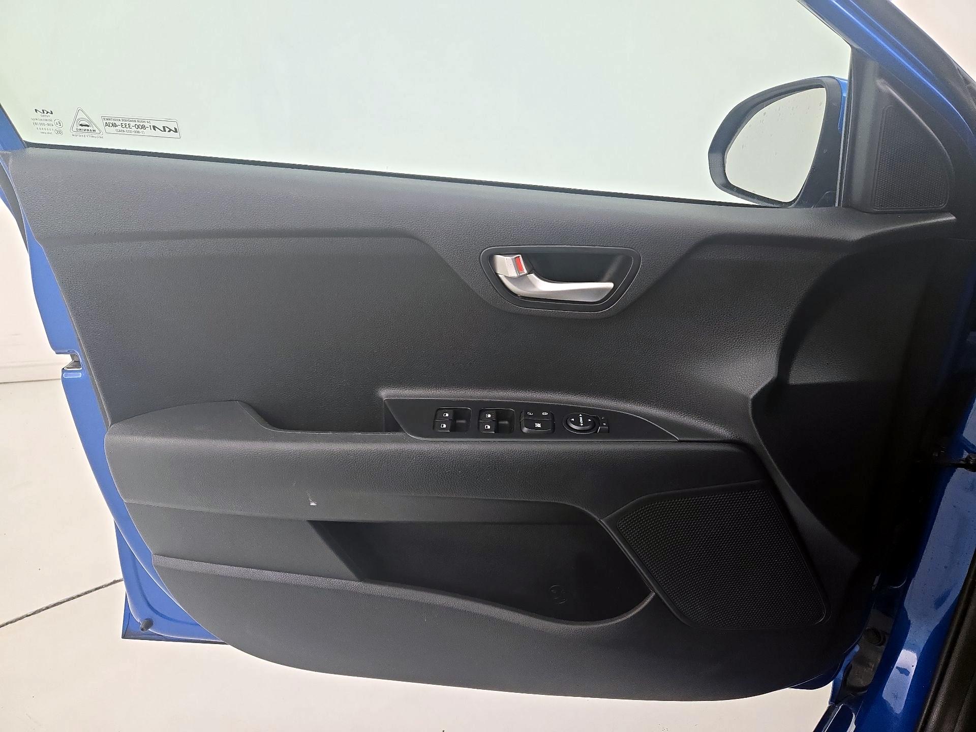 Thumbnail: 2023 Kia Rio - 12