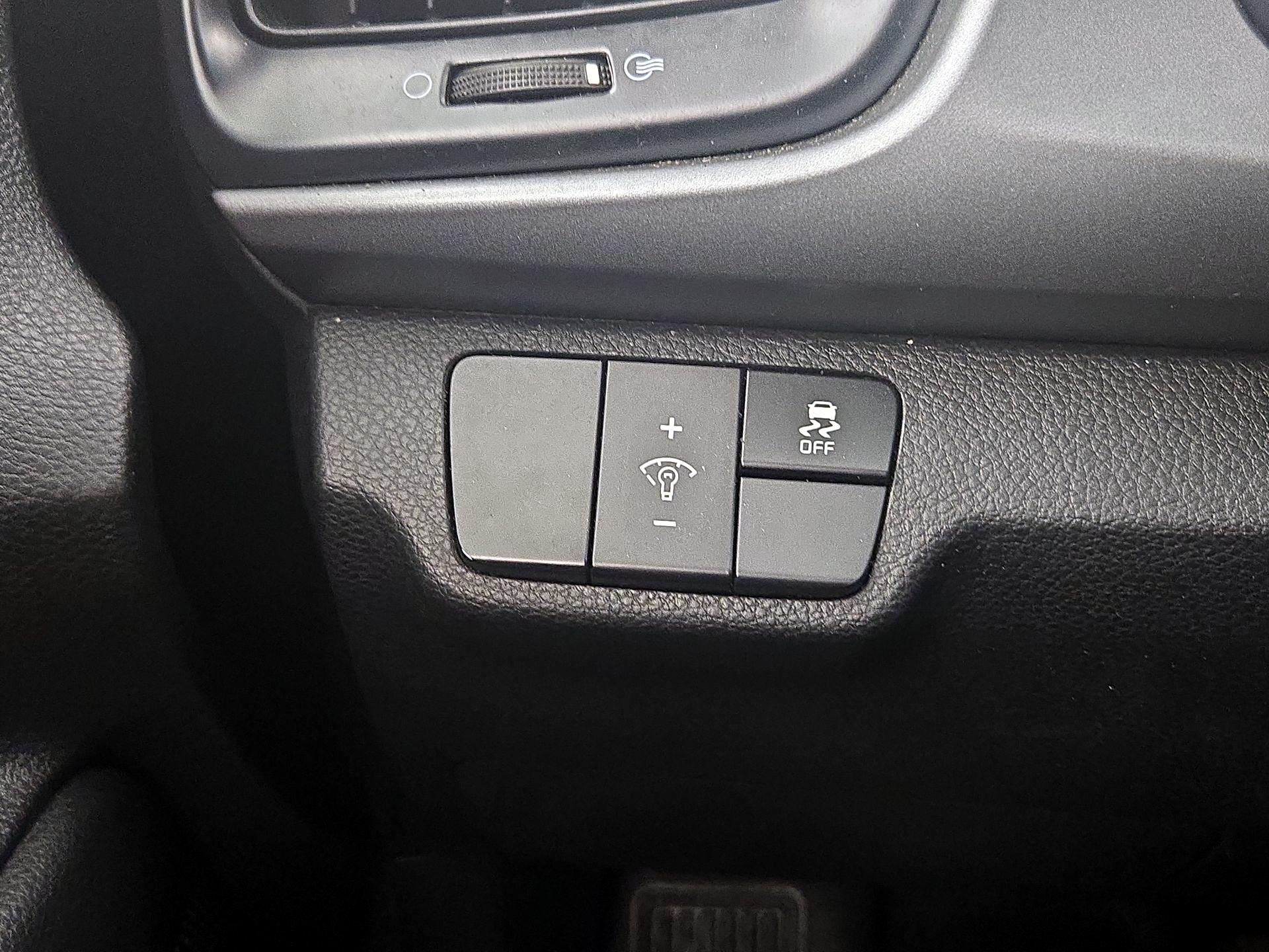 Thumbnail: 2023 Kia Rio - 13