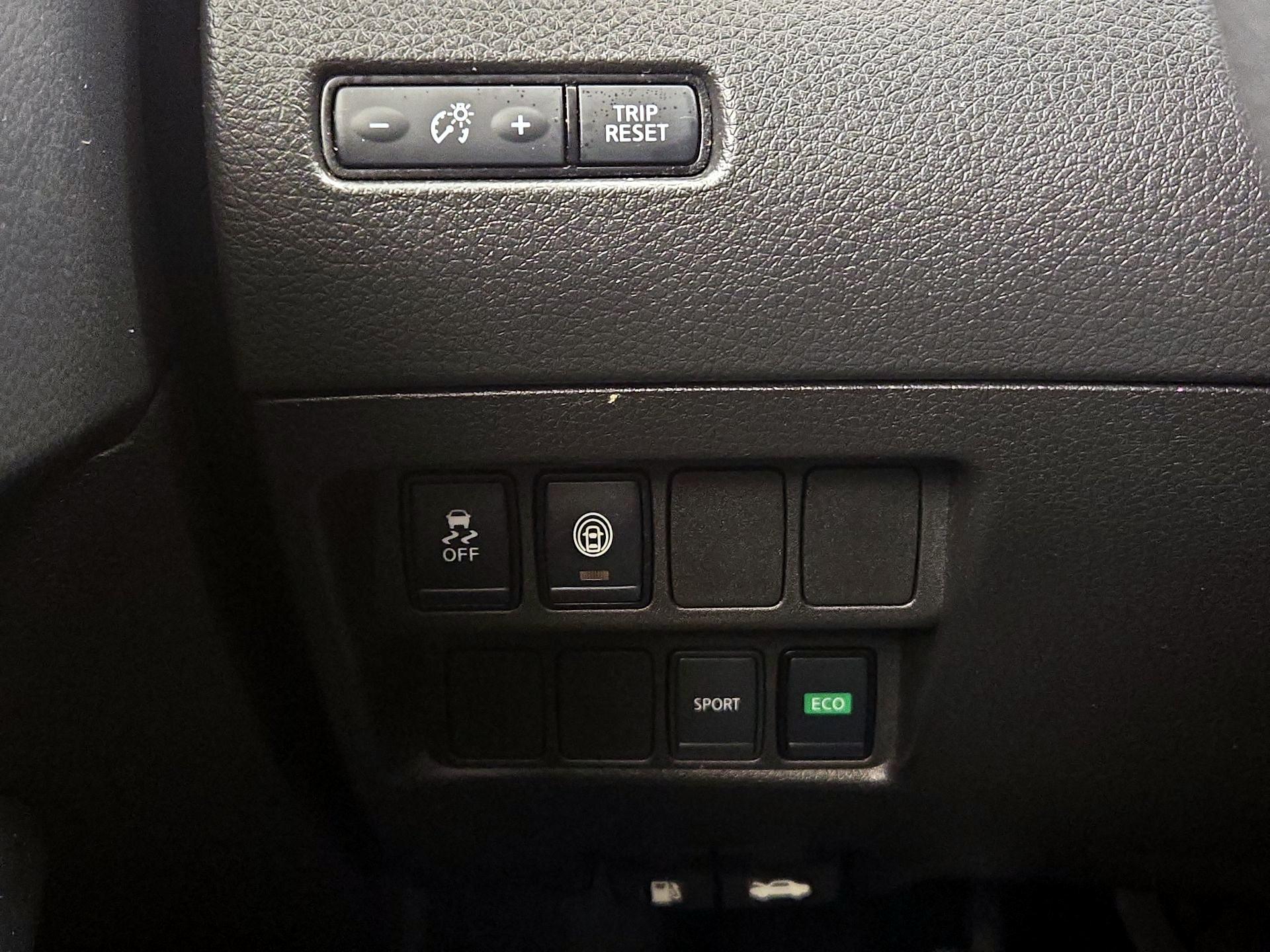 Thumbnail: 2020 Nissan Rogue Sport - 13