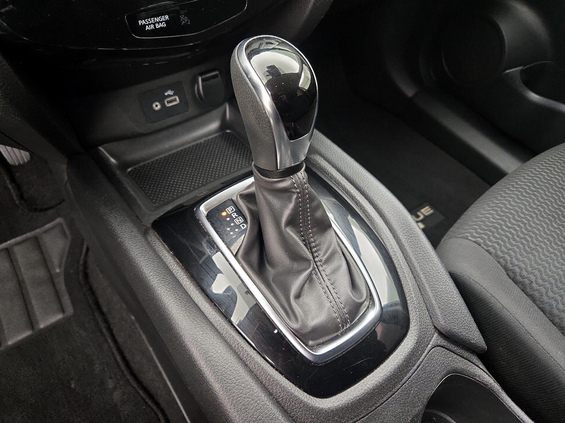 Thumbnail: 2020 Nissan Rogue Sport - 17