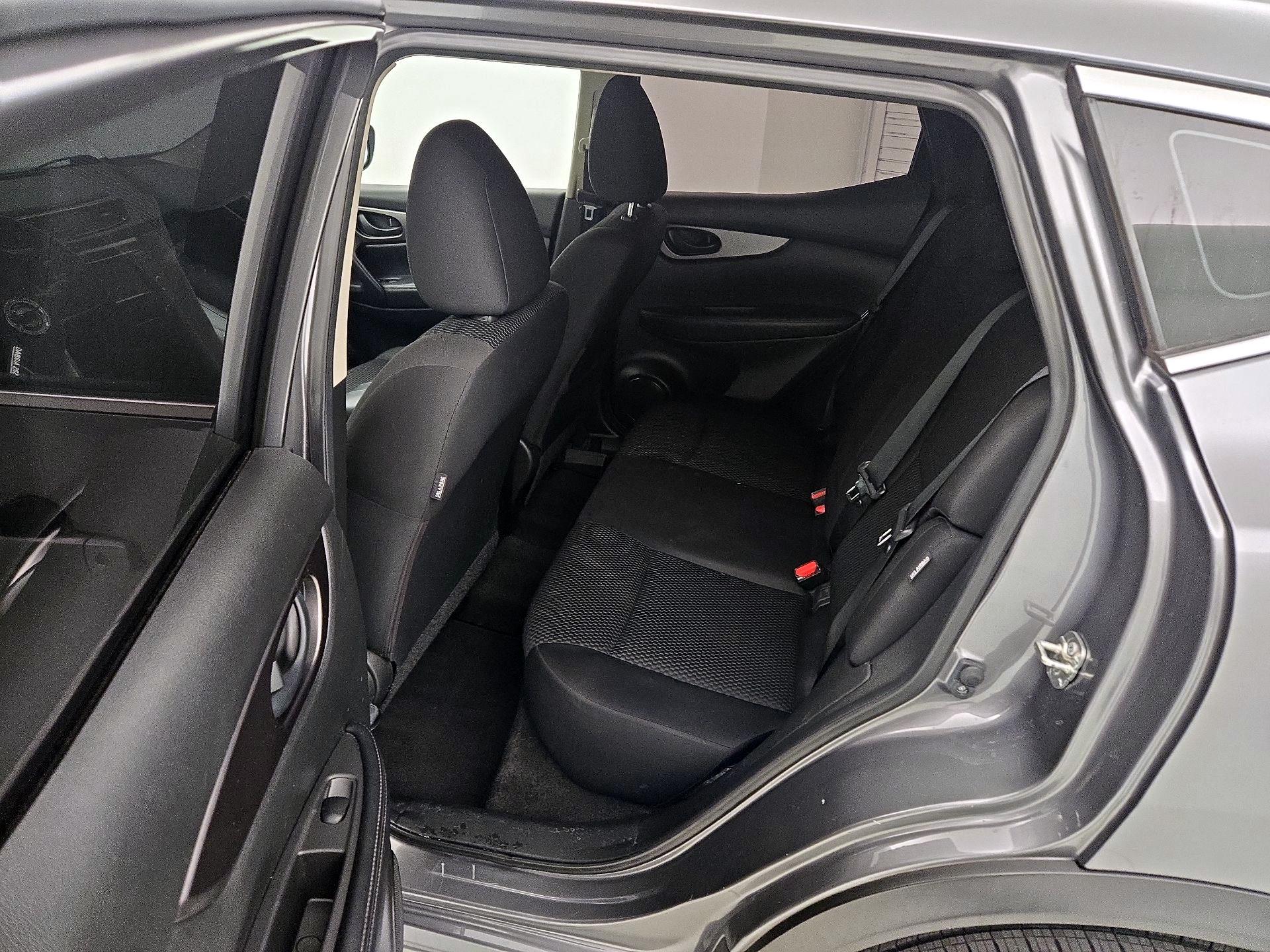 Thumbnail: 2020 Nissan Rogue Sport - 19