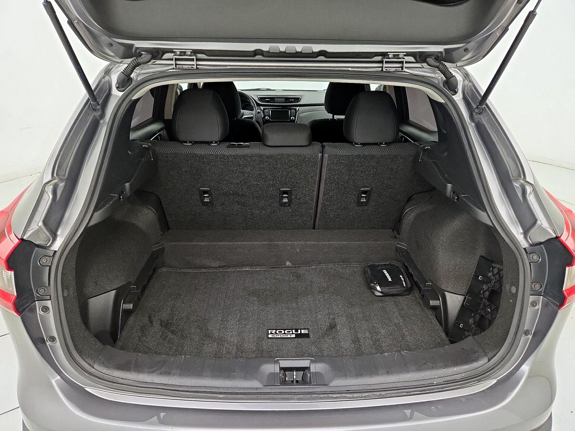 Thumbnail: 2020 Nissan Rogue Sport - 20