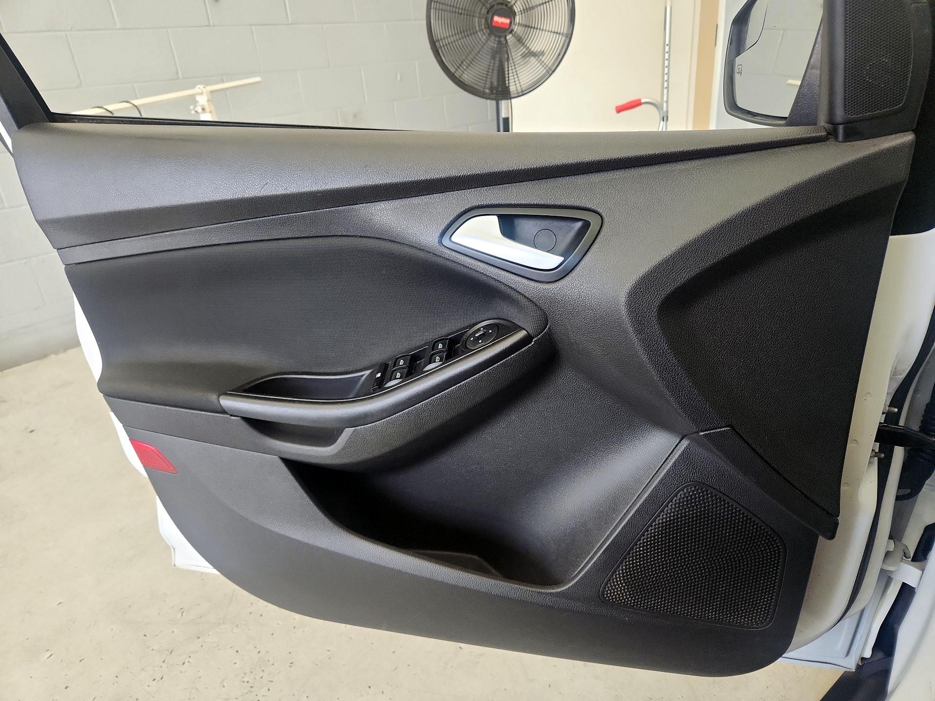 Thumbnail: 2014 Ford Focus - 12