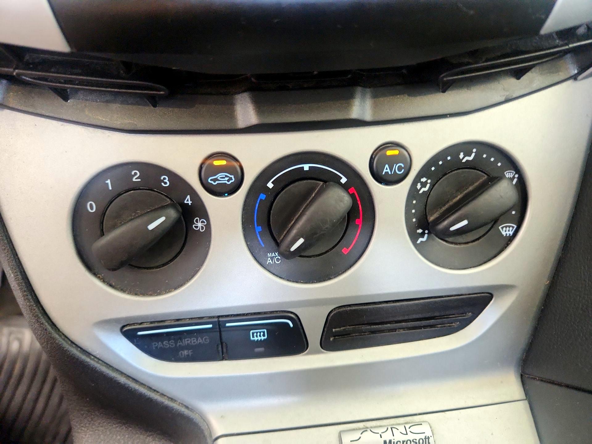 Thumbnail: 2014 Ford Focus - 15