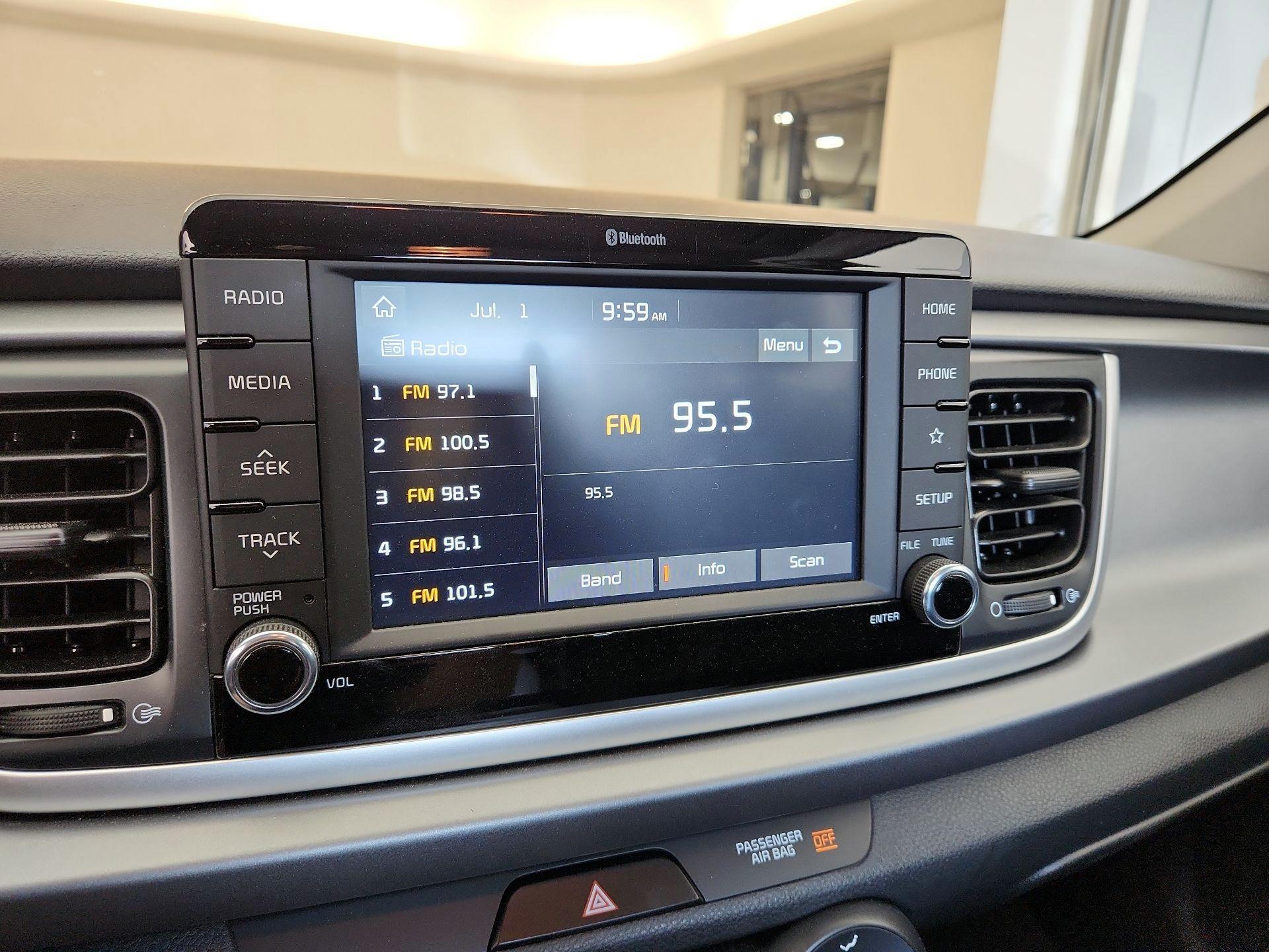 Thumbnail: 2019 Kia Rio - 15