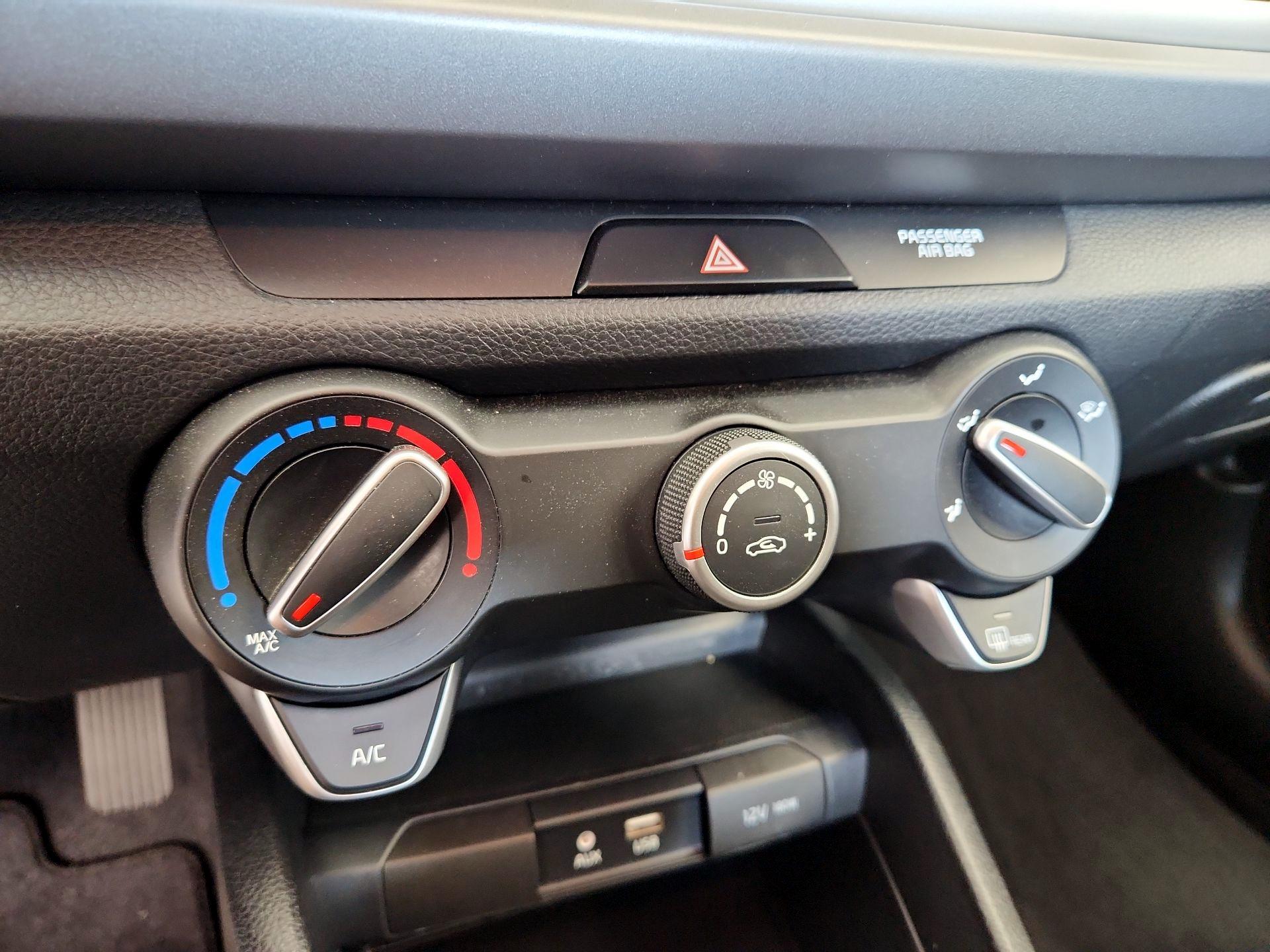 Thumbnail: 2019 Kia Rio - 16