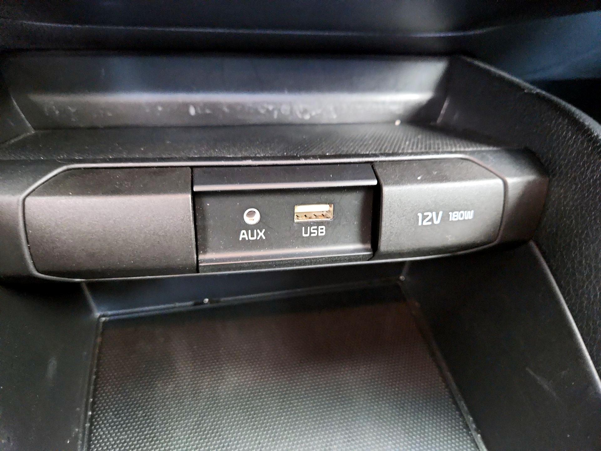 Thumbnail: 2019 Kia Rio - 18