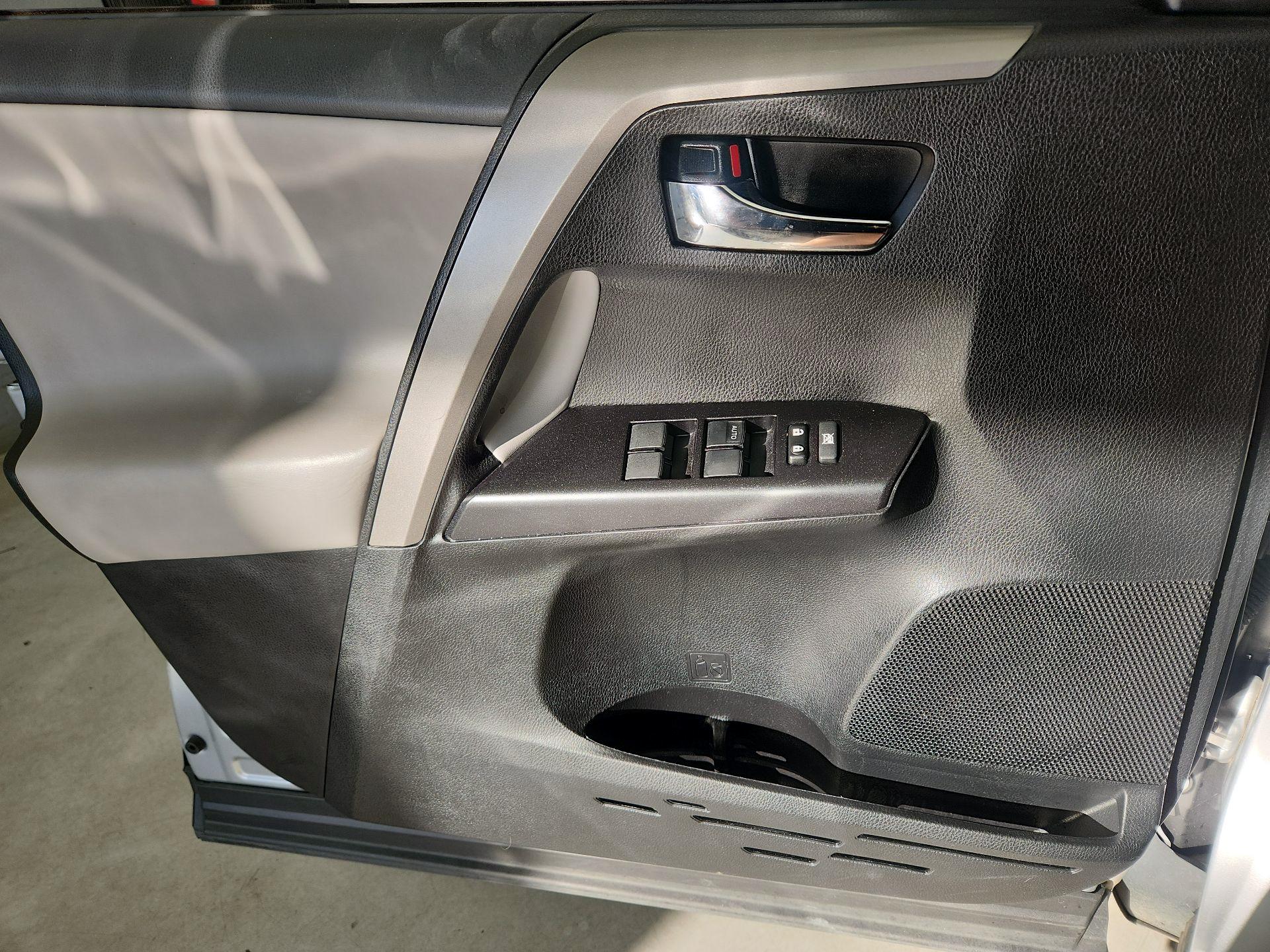 Thumbnail: 2018 Toyota RAV4 - 12