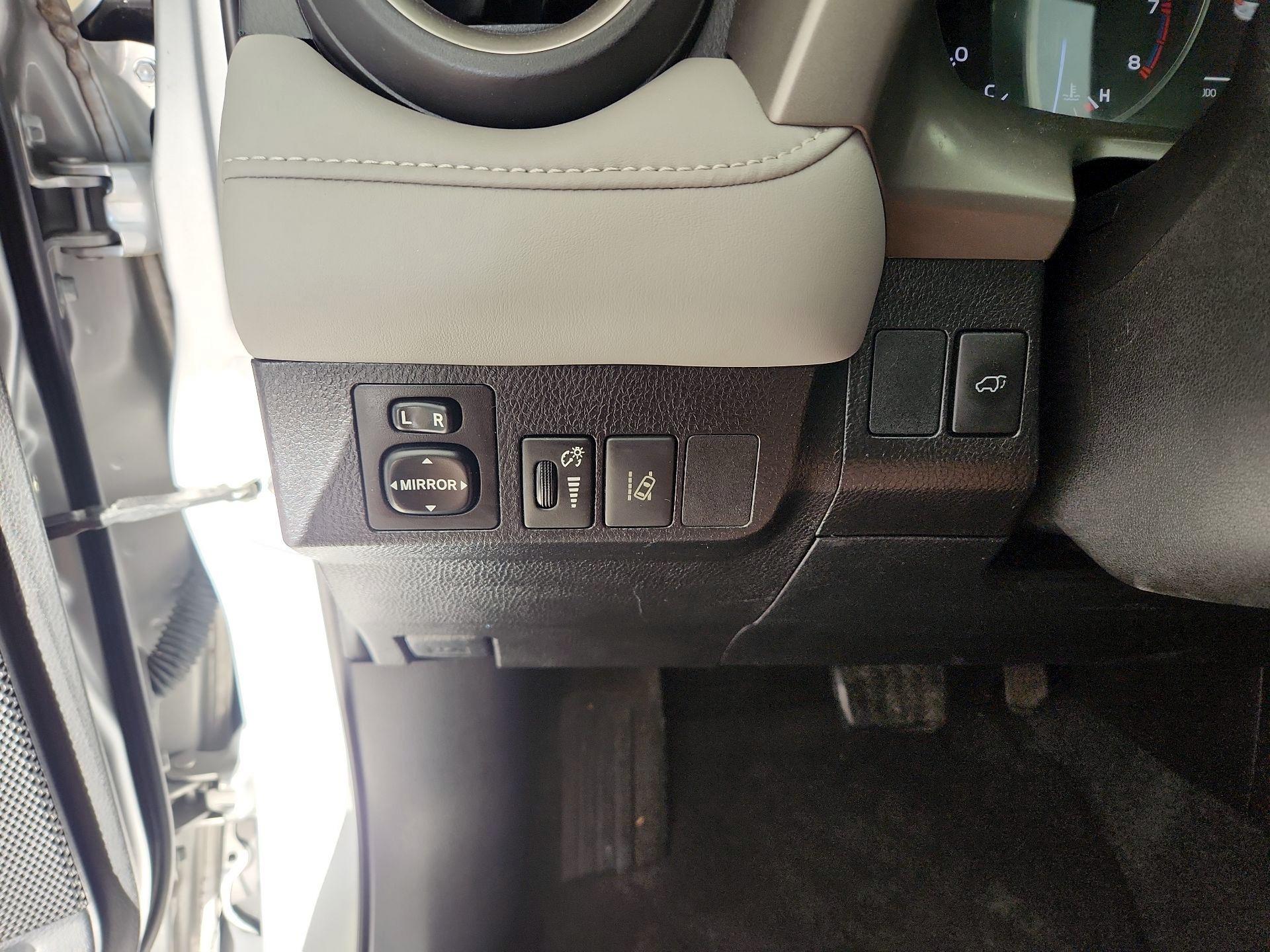 Thumbnail: 2018 Toyota RAV4 - 13