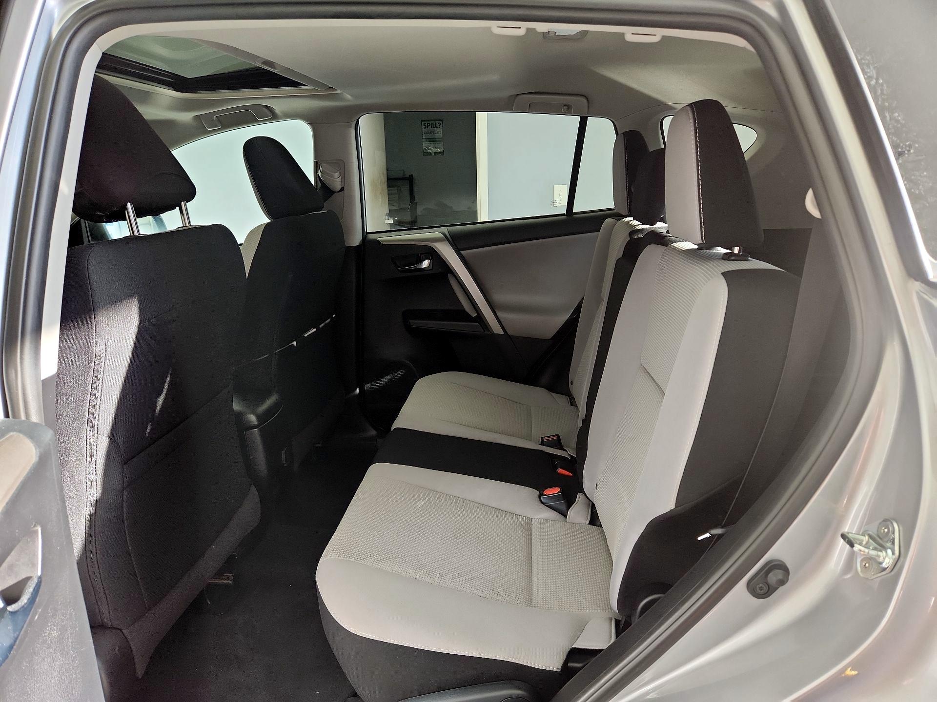 Thumbnail: 2018 Toyota RAV4 - 20