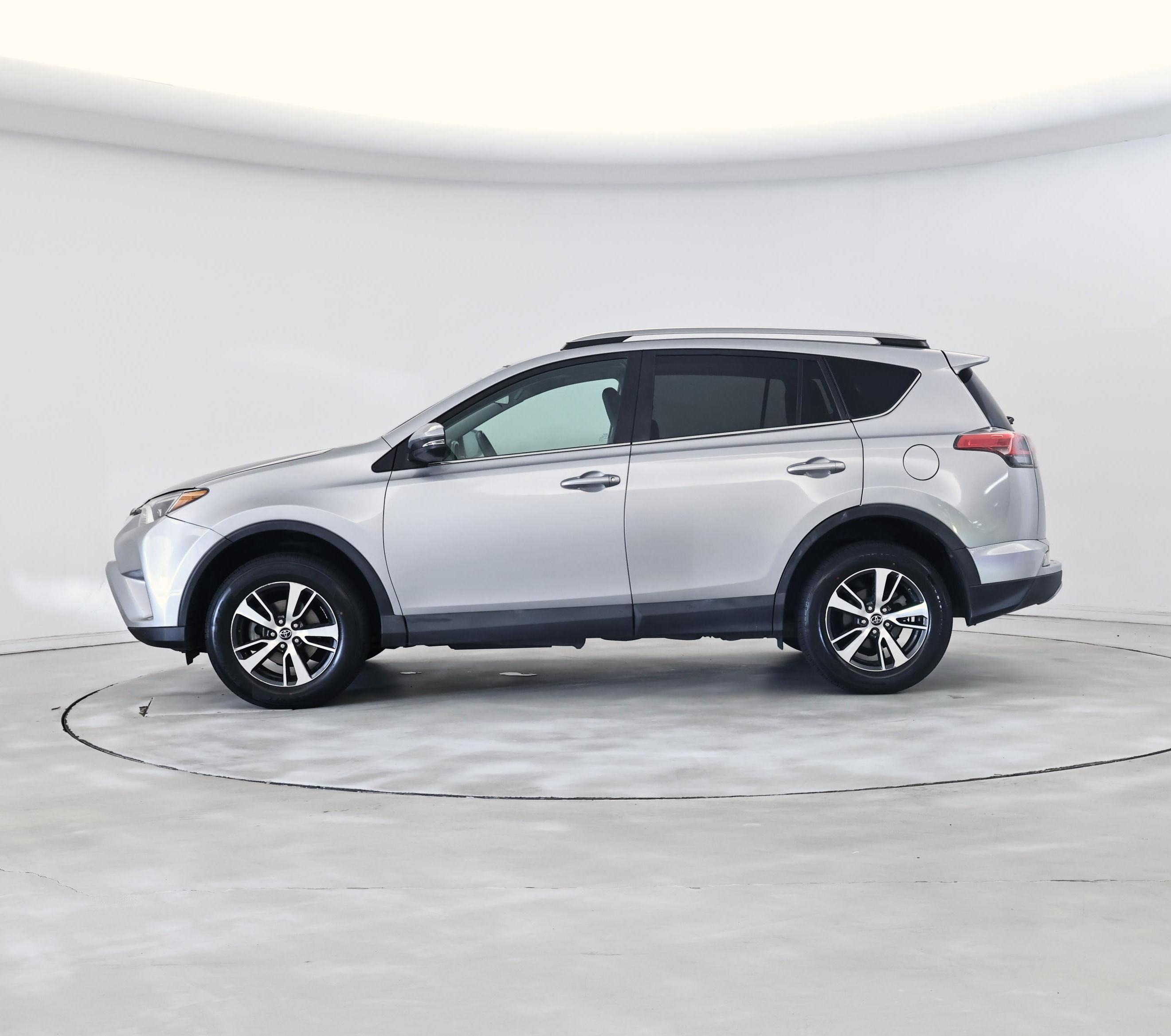 Thumbnail: 2018 Toyota RAV4 - 3