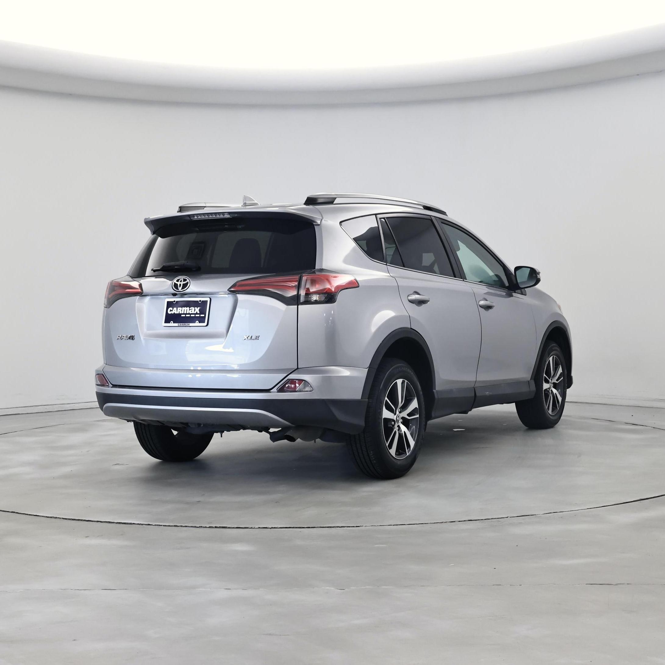 Thumbnail: 2018 Toyota RAV4 - 8