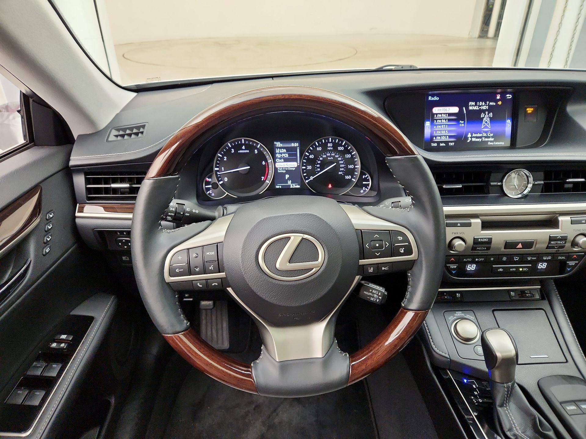 Thumbnail: 2018 Lexus ES - 10