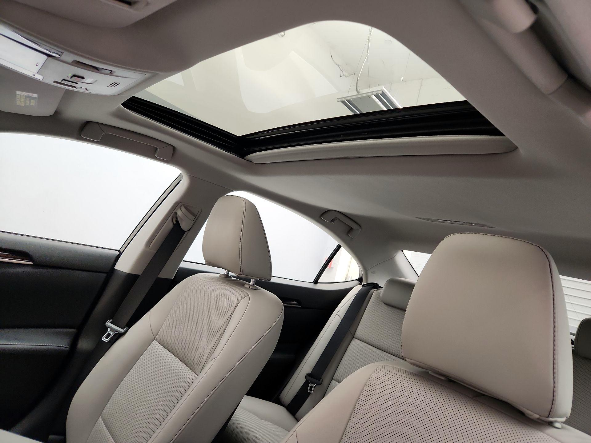 Thumbnail: 2018 Lexus ES - 19