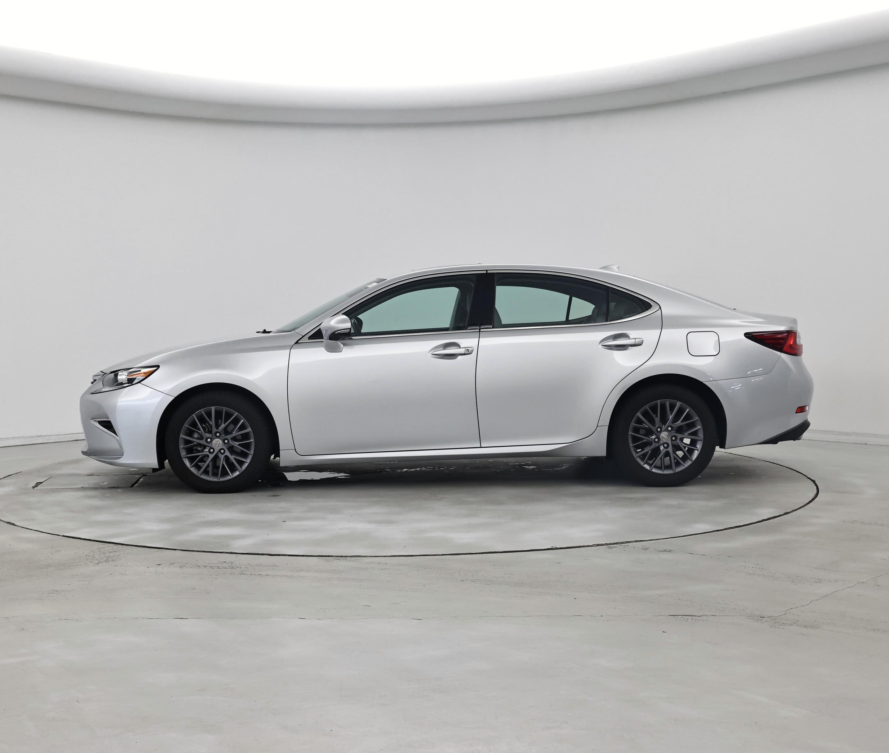 Thumbnail: 2018 Lexus ES - 3