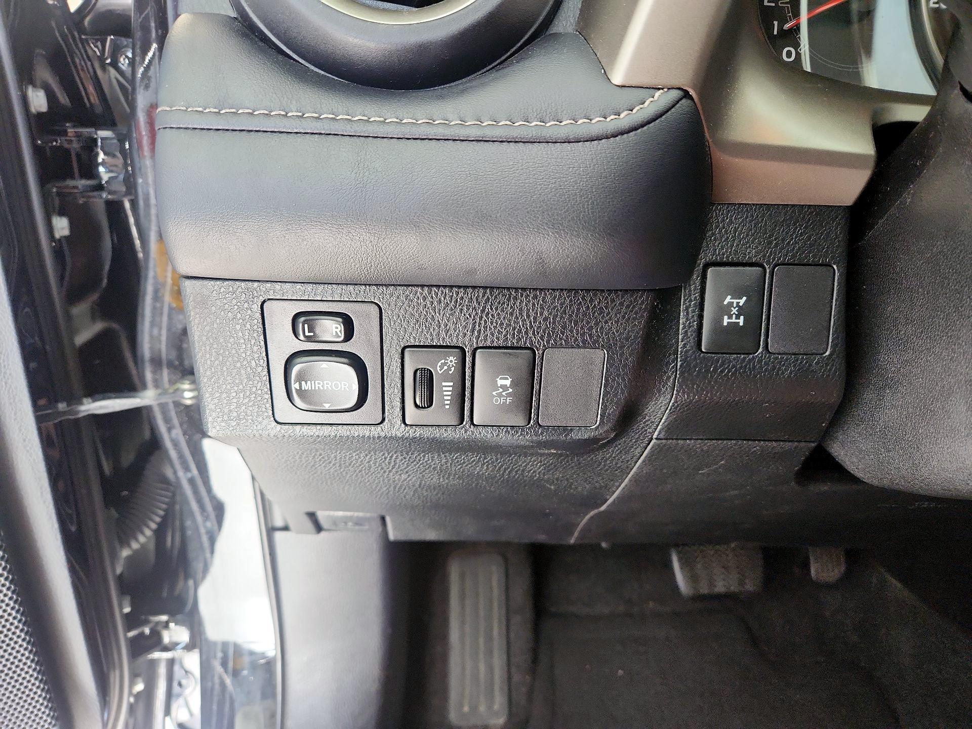 Thumbnail: 2013 Toyota RAV4 - 13