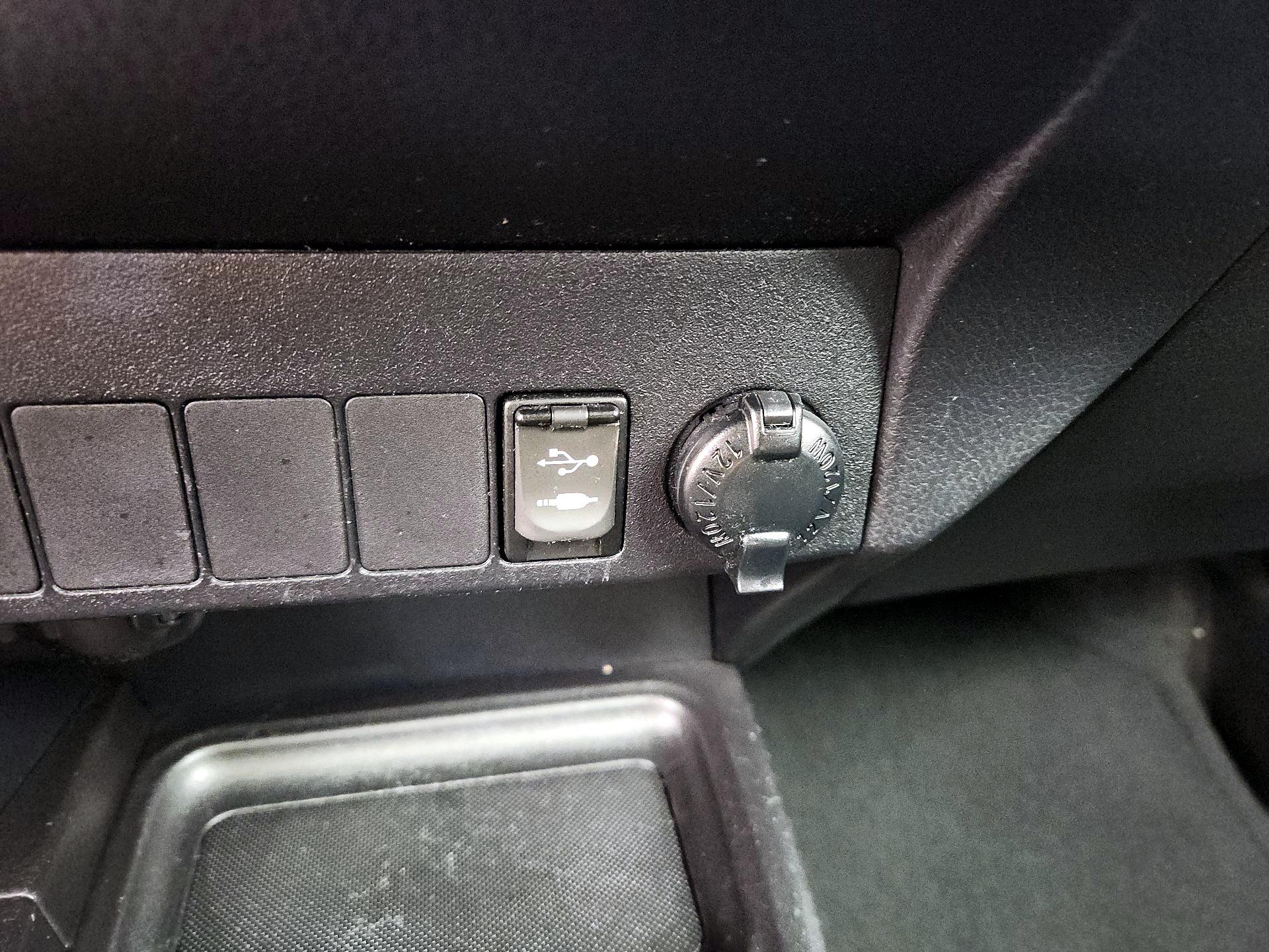 Thumbnail: 2013 Toyota RAV4 - 18