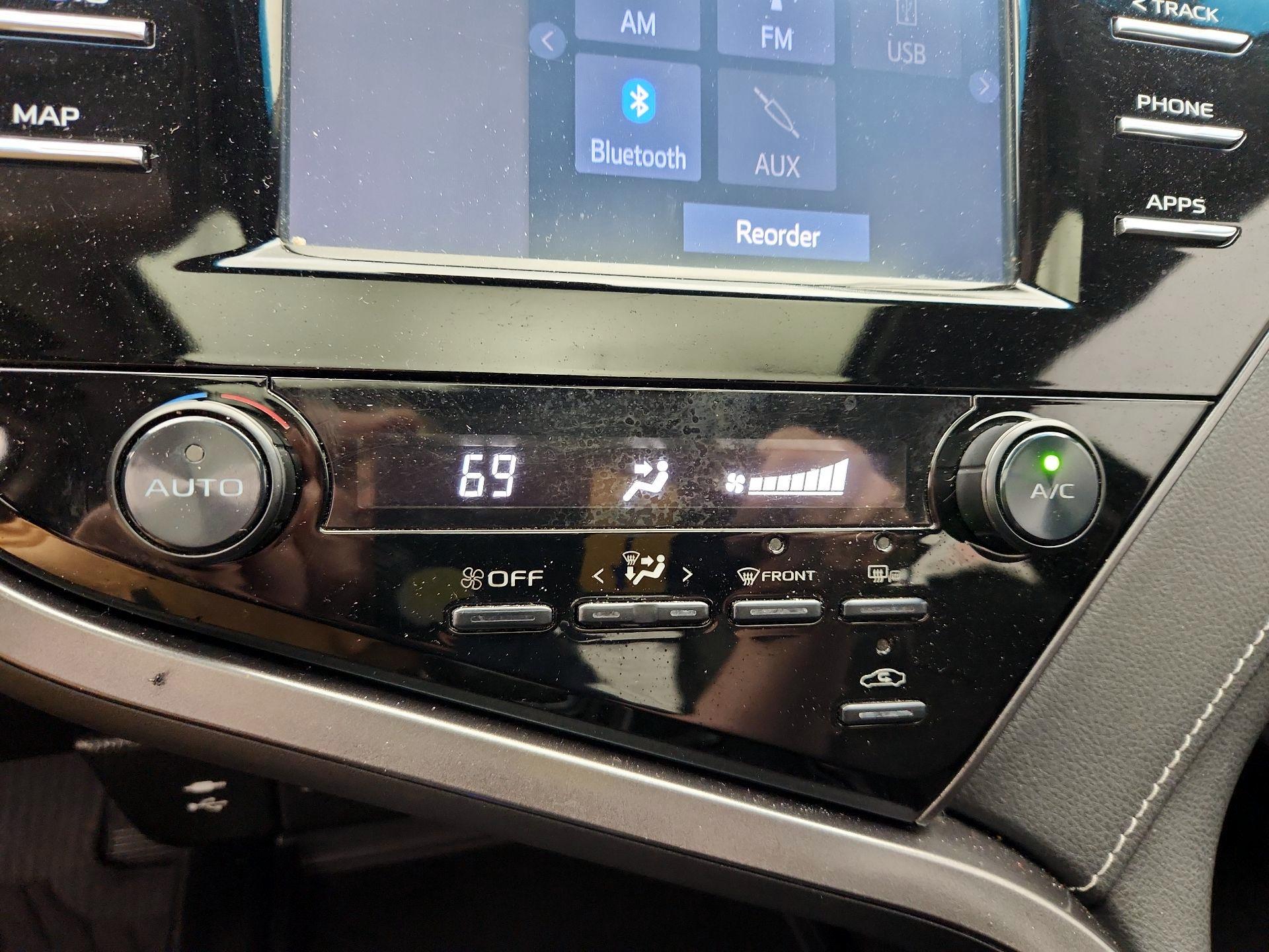 Thumbnail: 2019 Toyota Camry - 17