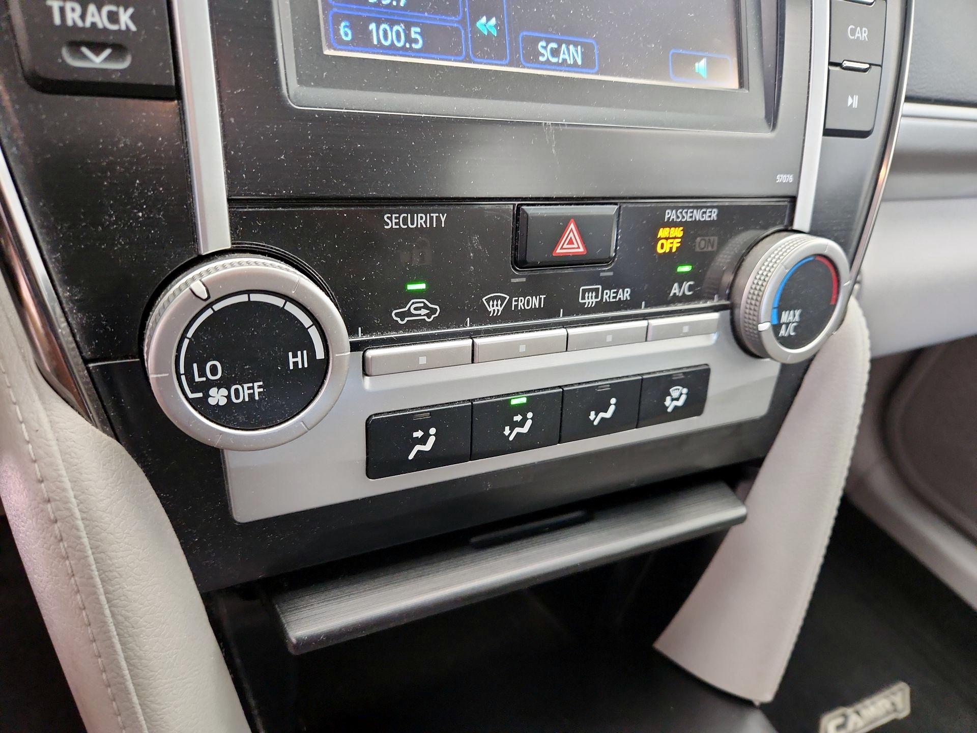 Thumbnail: 2014 Toyota Camry - 15