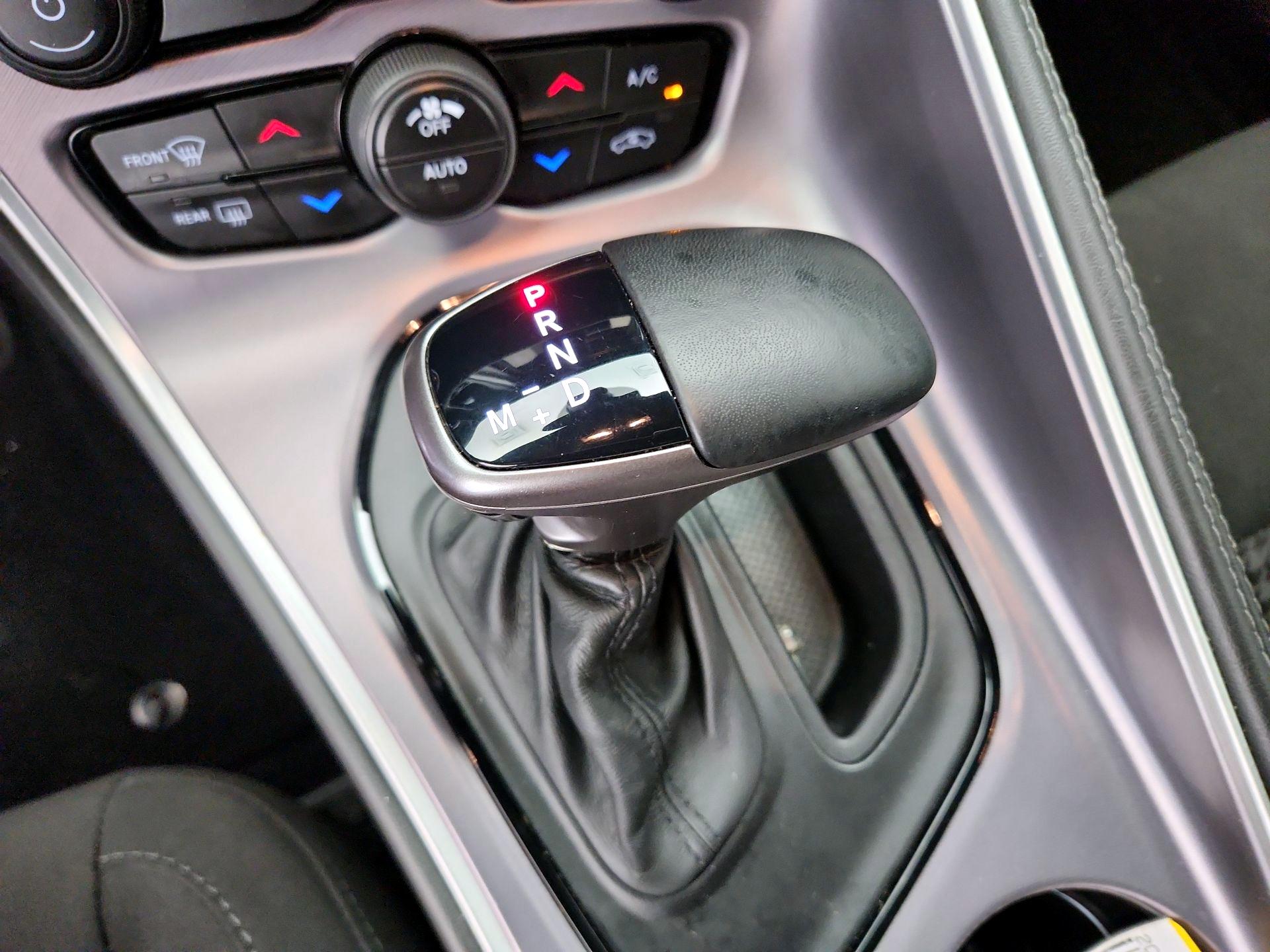 Thumbnail: 2019 Dodge Challenger - 17