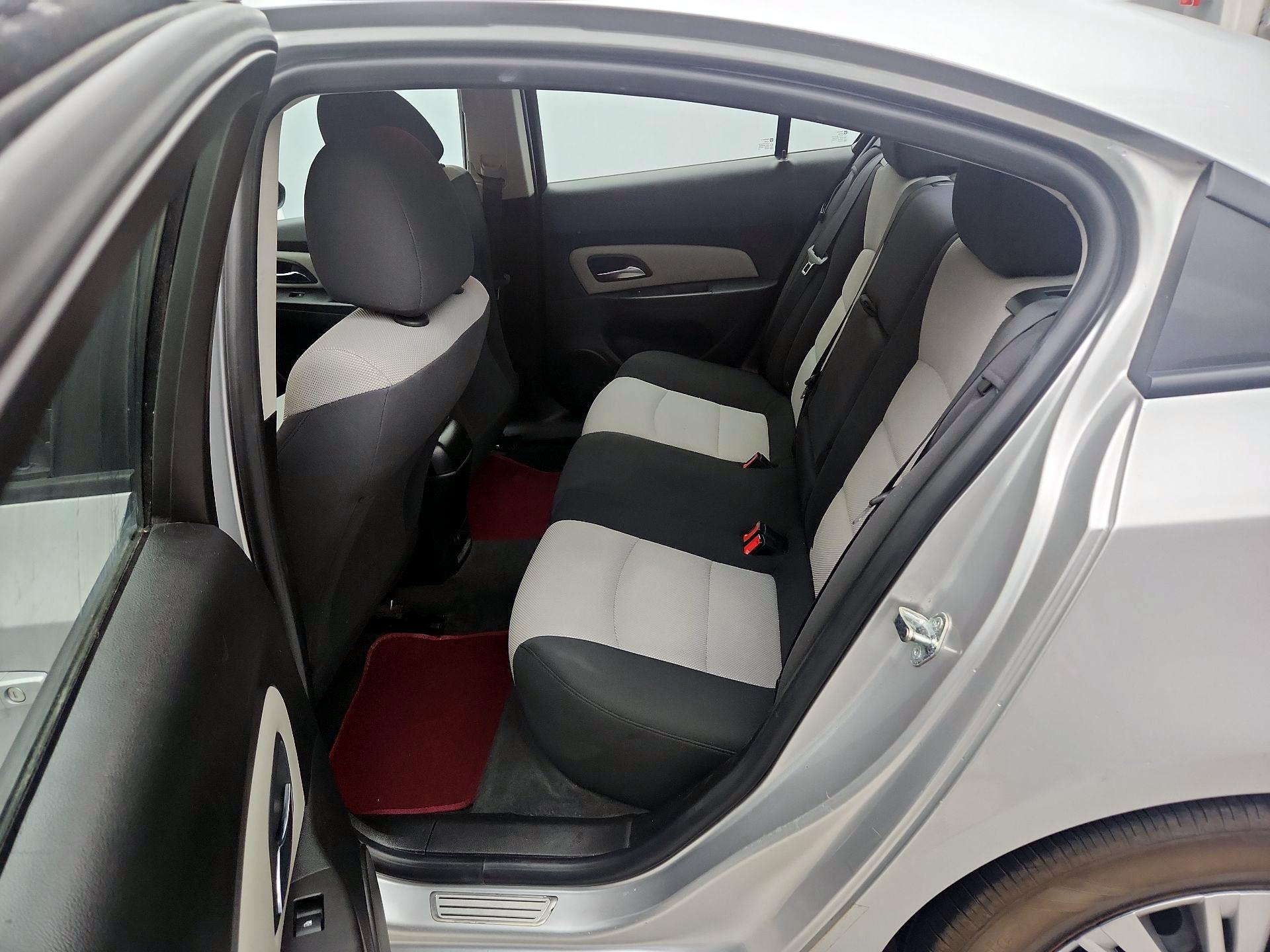 Thumbnail: 2014 Chevrolet Cruze - 18