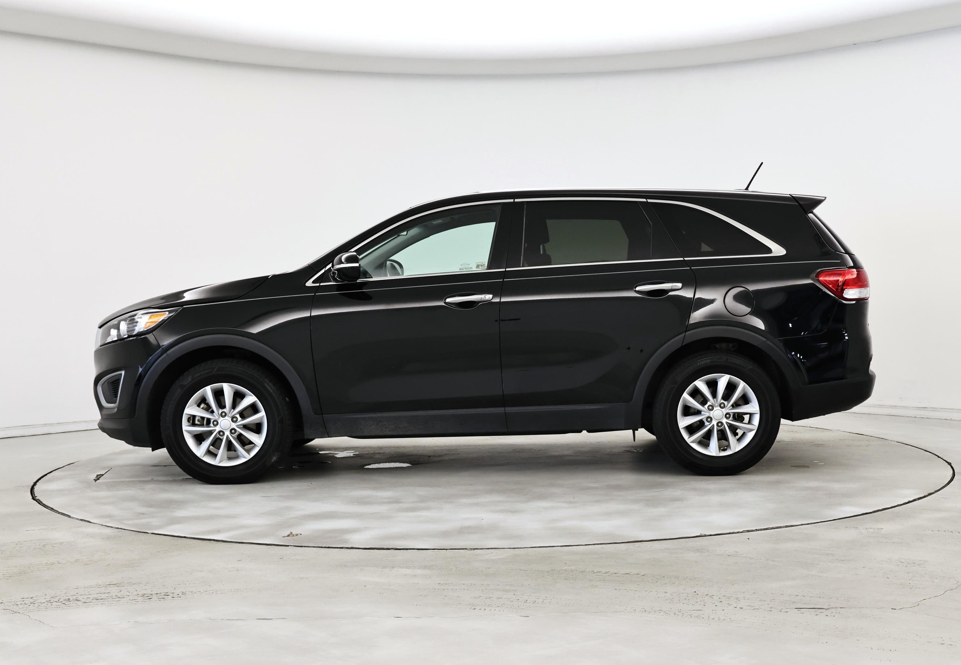 Thumbnail: 2018 Kia Sorento - 3