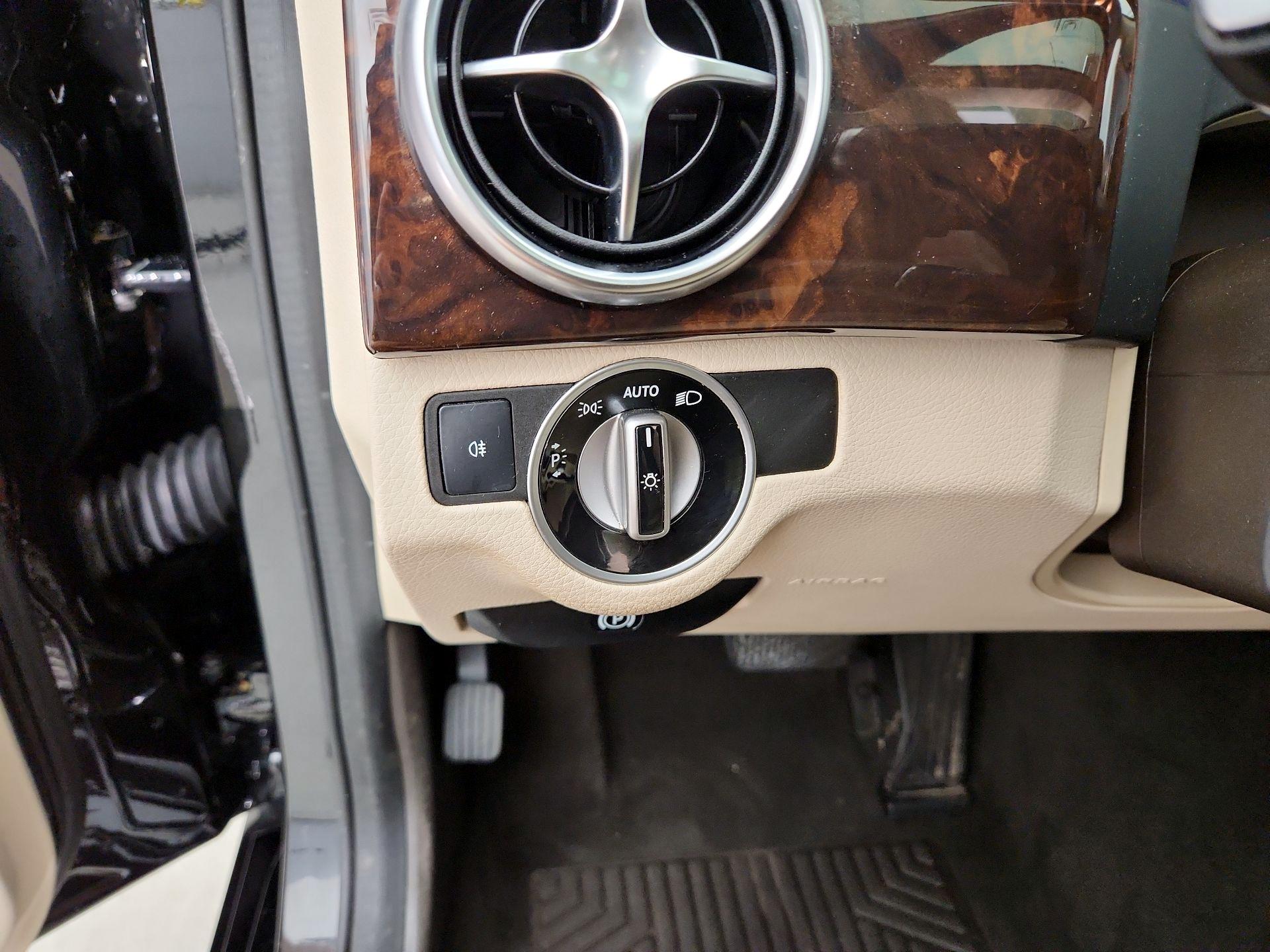 Thumbnail: 2015 Mercedes-Benz GLK - 13