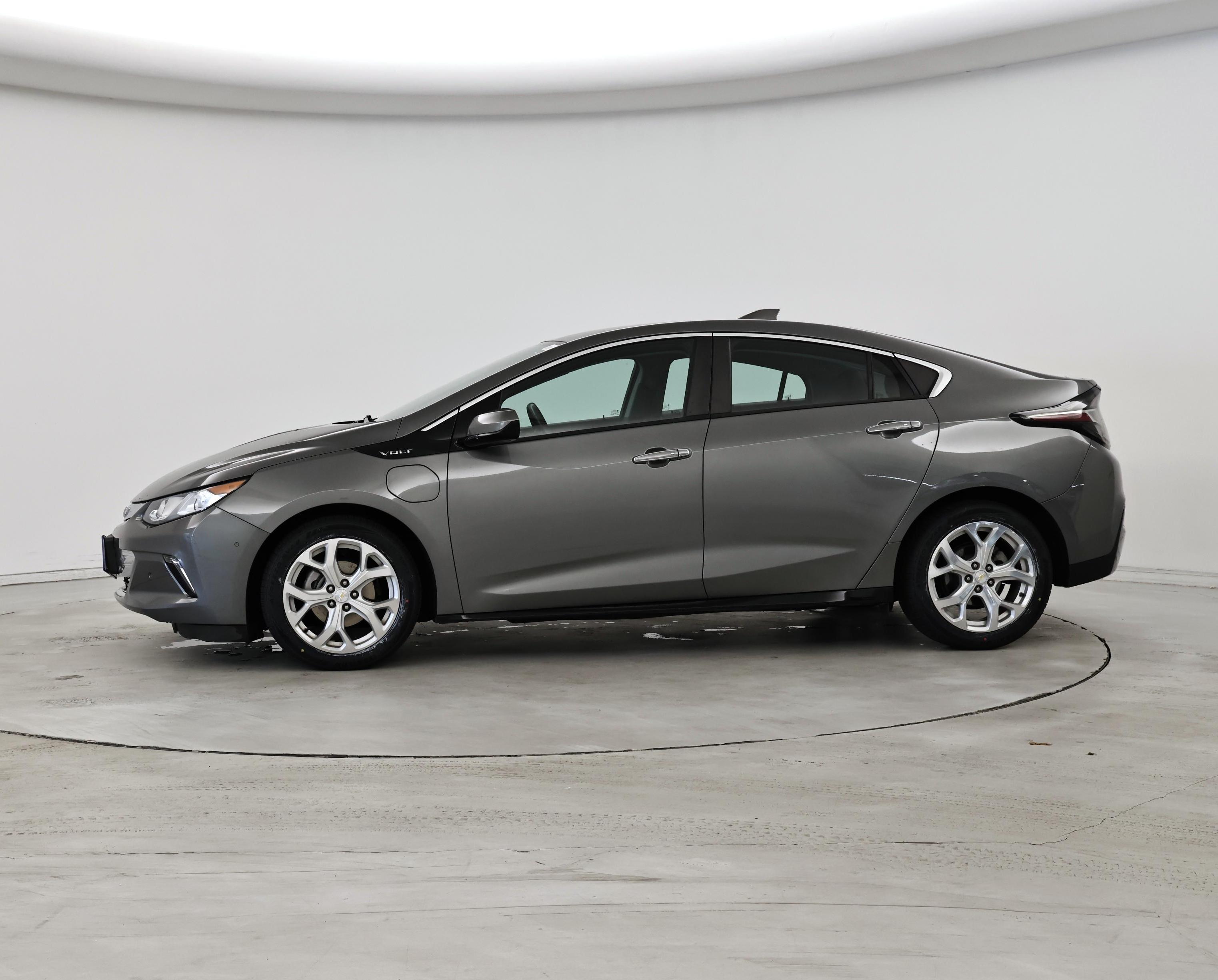 Thumbnail: 2016 Chevrolet Volt - 3