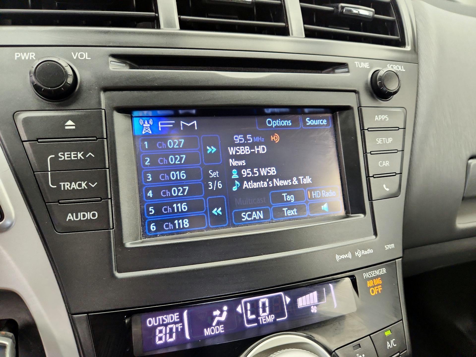 Thumbnail: 2013 Toyota Prius v - 15