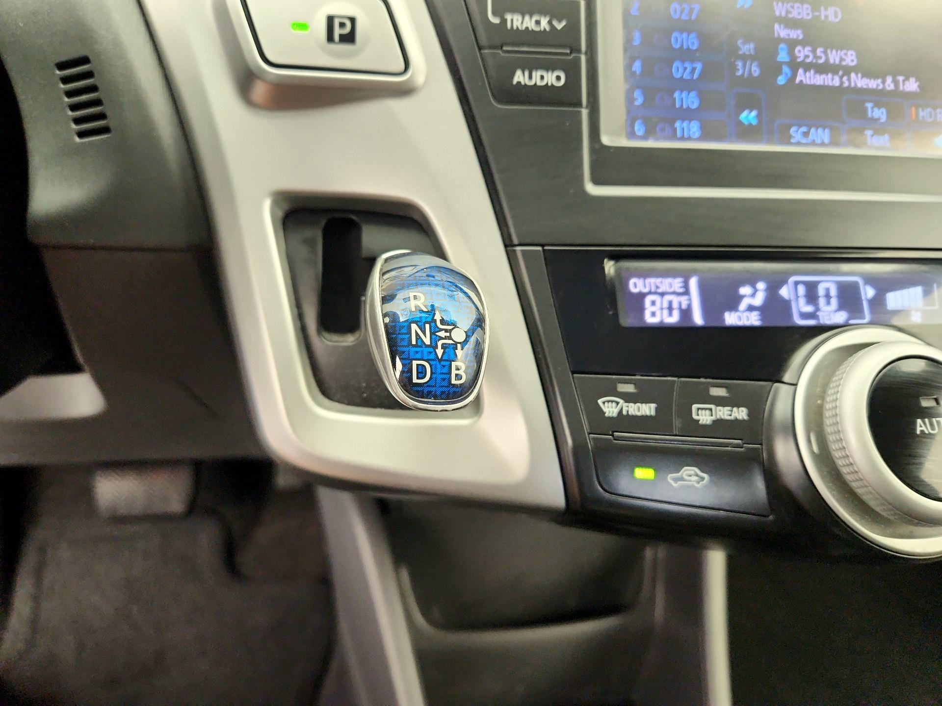 Thumbnail: 2013 Toyota Prius v - 17