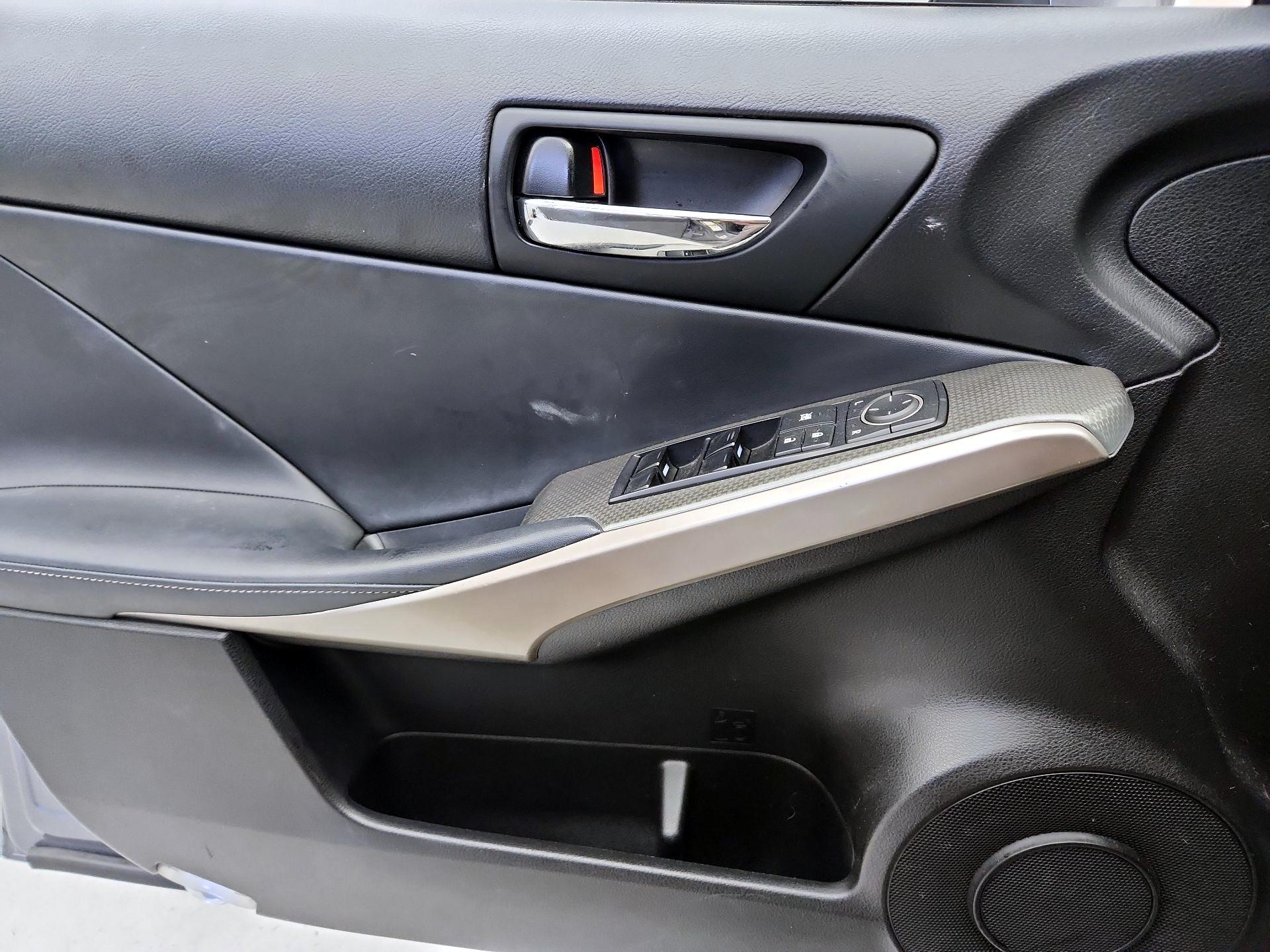 Thumbnail: 2015 Lexus IS - 12