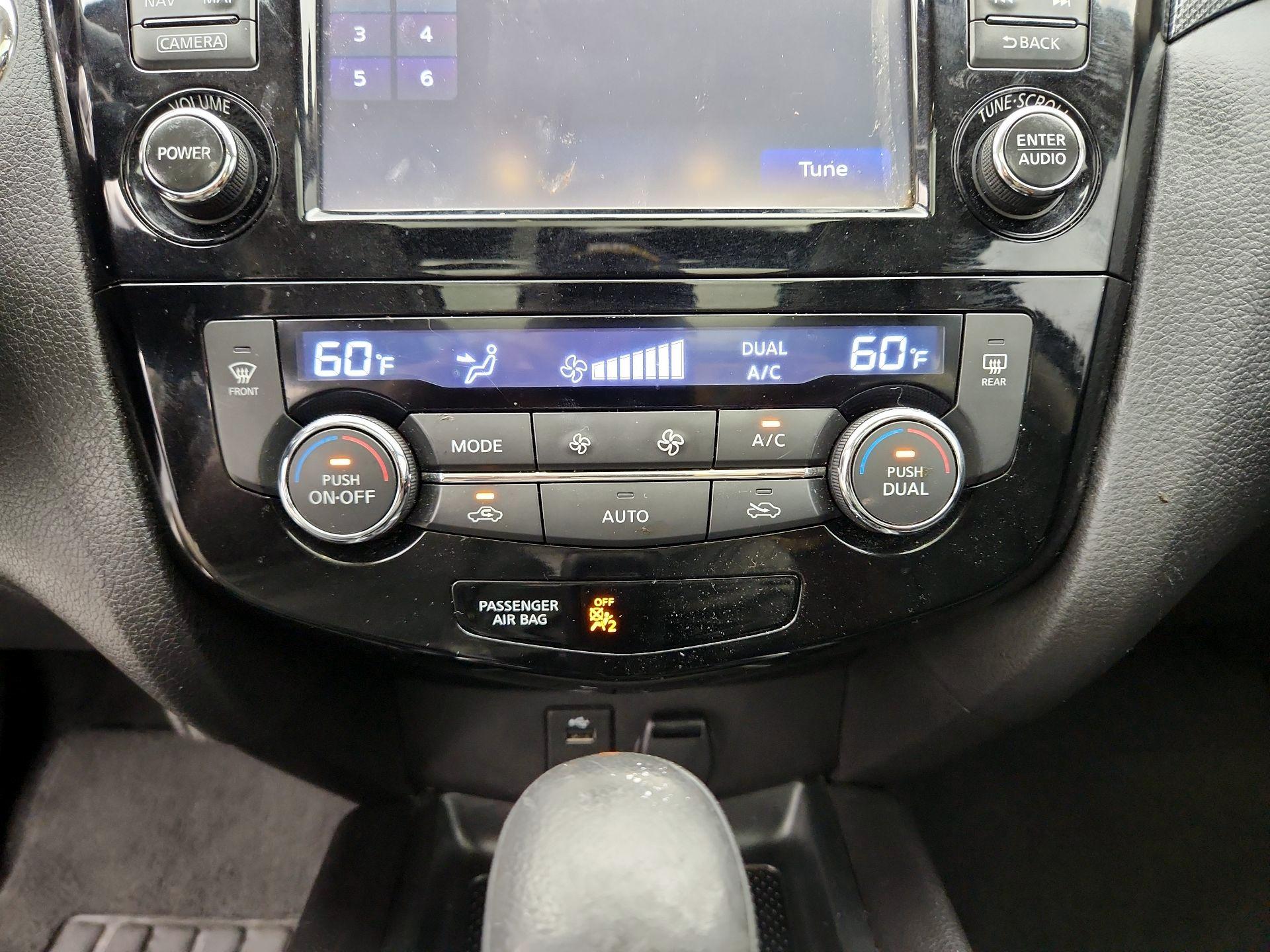 Thumbnail: 2016 Nissan Rogue - 16