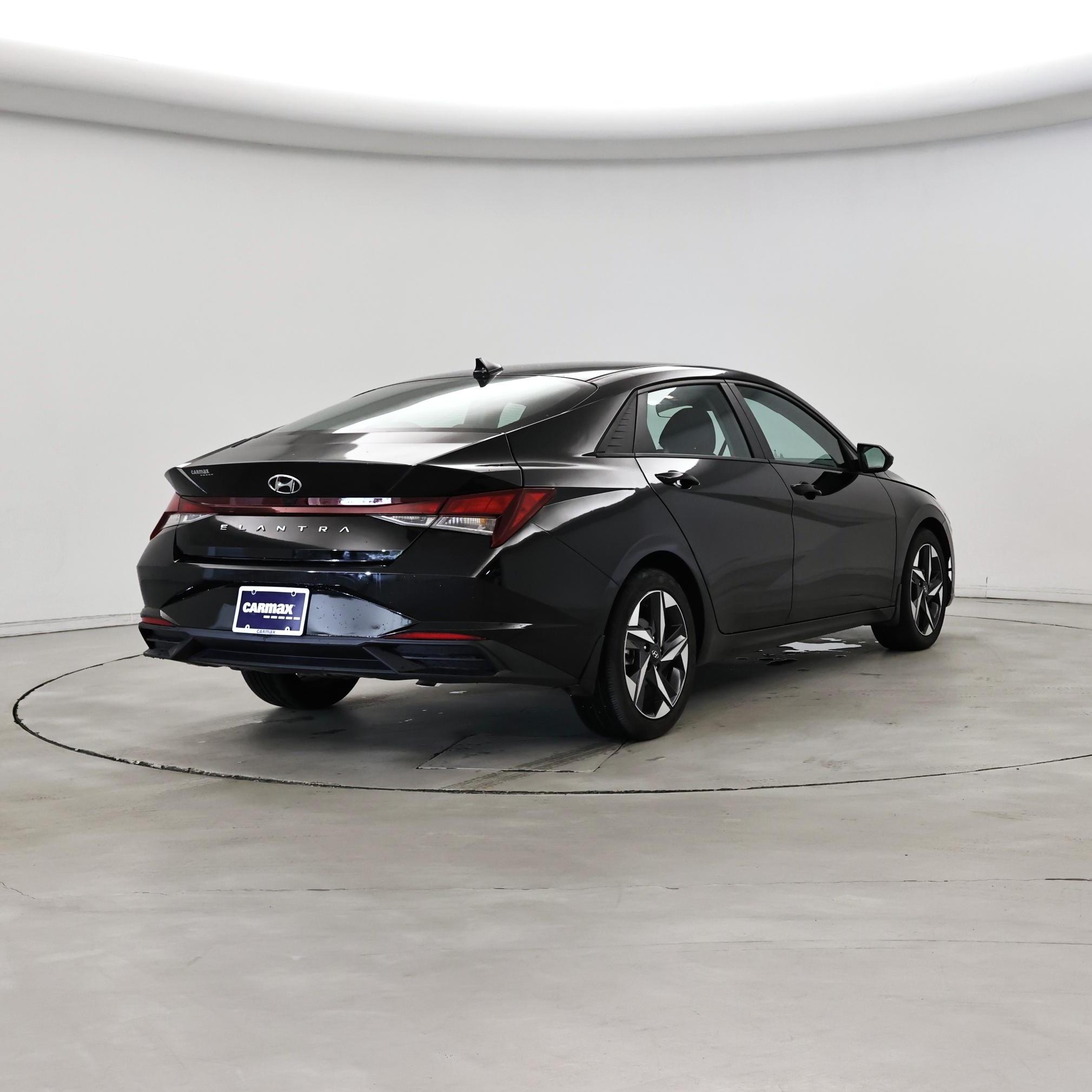 Thumbnail: 2023 Hyundai Elantra - 8