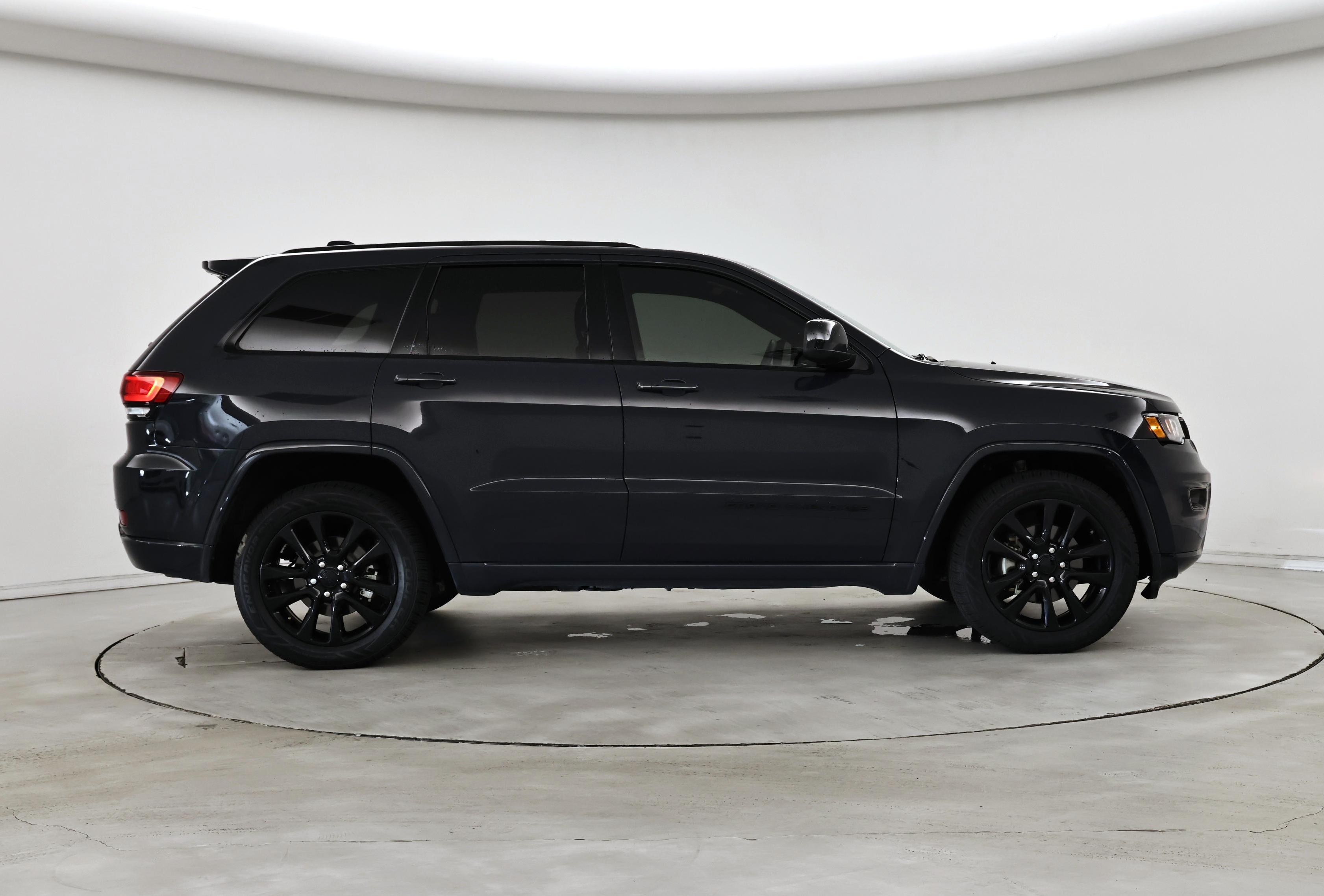 Thumbnail: 2018 Jeep Grand Cherokee - 7